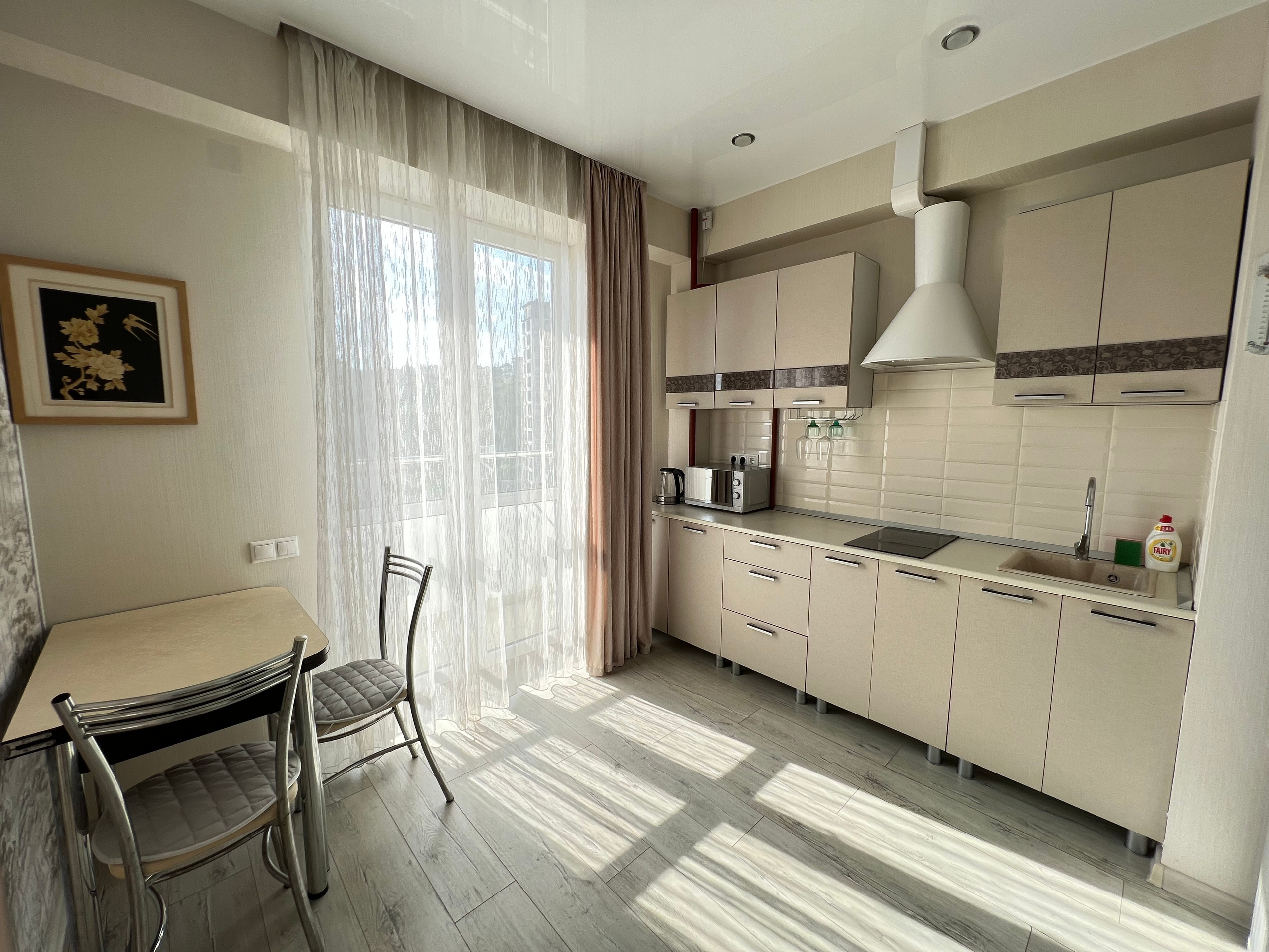 Уютная, светлая квартира в центральном районе Сочи рядом с морем!. Квартиры посуточно, длительно в Сочи, LARA APART GROUP