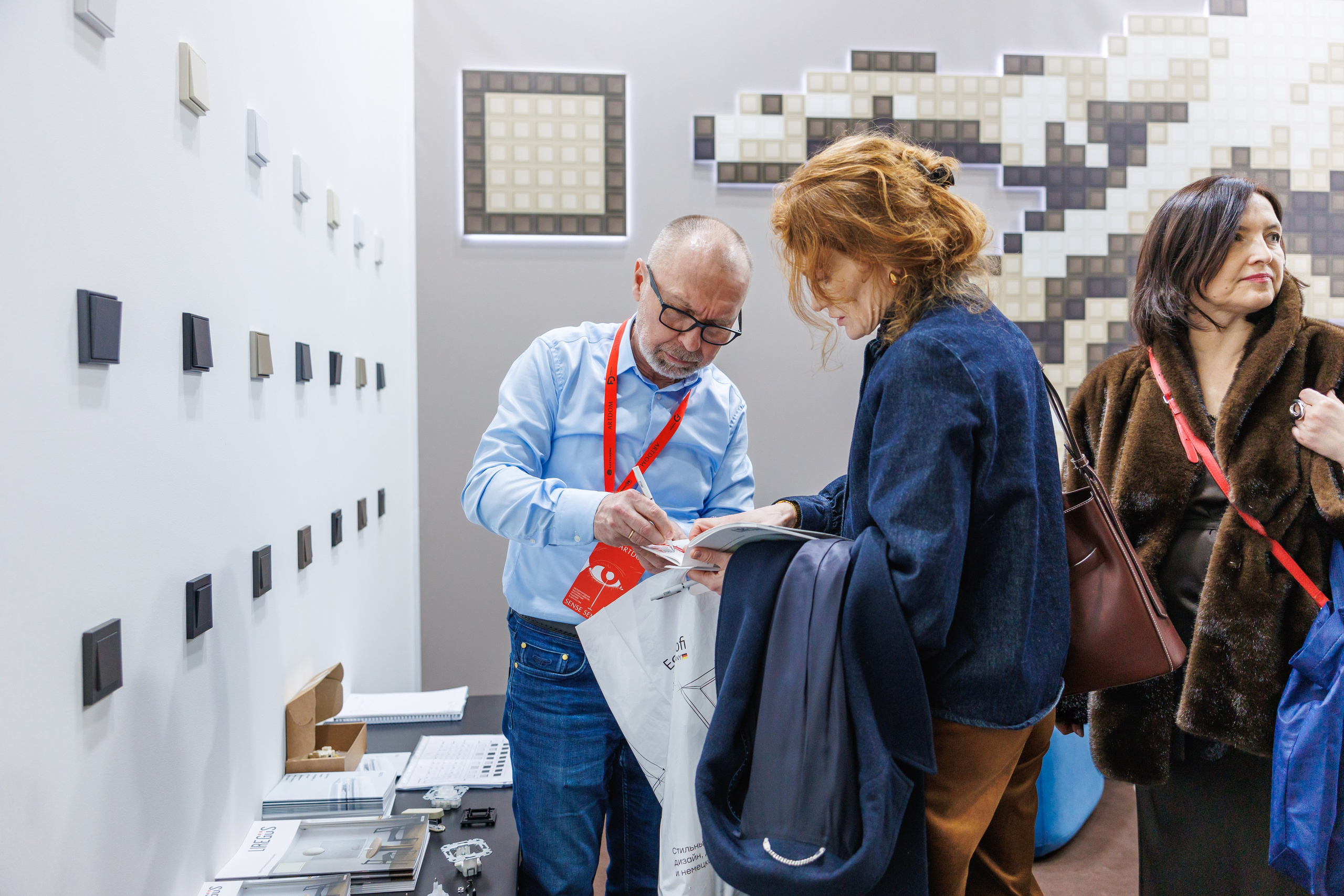 Фотосессия стенда в рамках выставки. Фотограф в Москве Дмитрий Емельянов