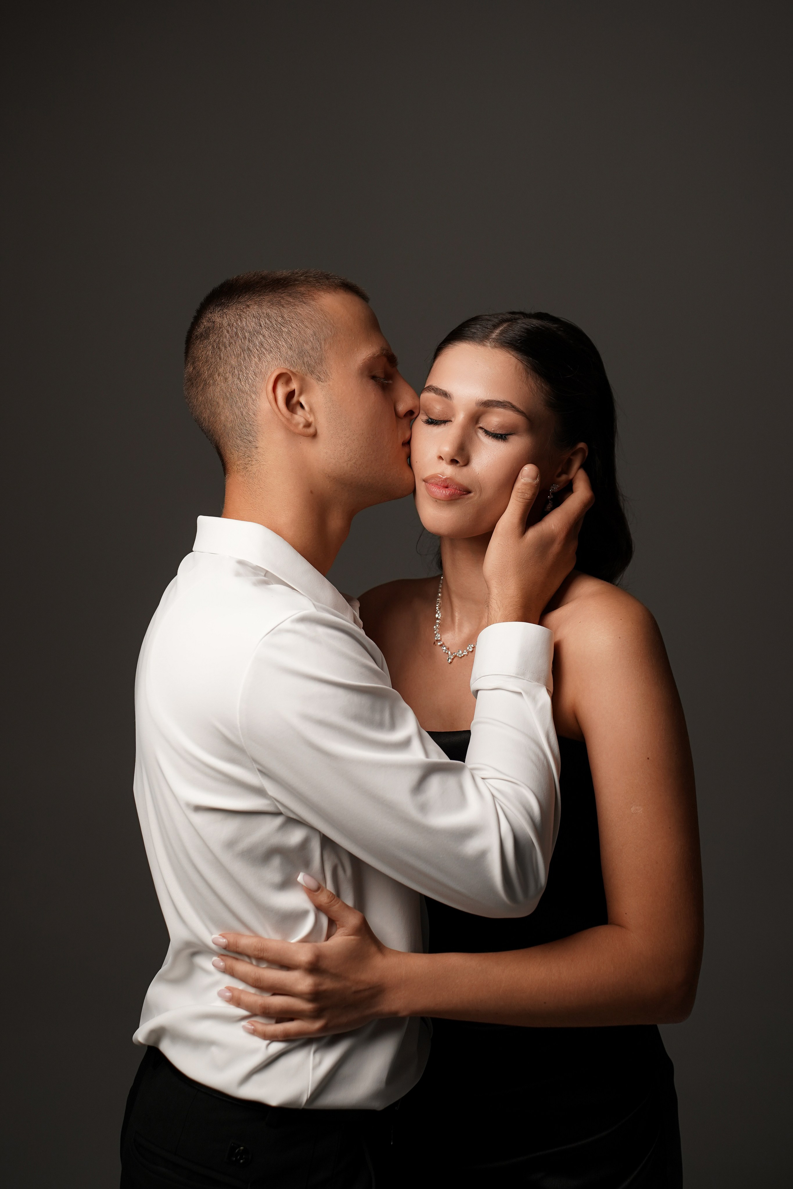 Фотосессия на циклораме. Свадебный фотограф в Ростове-на-Дону. Таинство Крещения и Венчания, семейные фотосессии. Алёна Чёботова