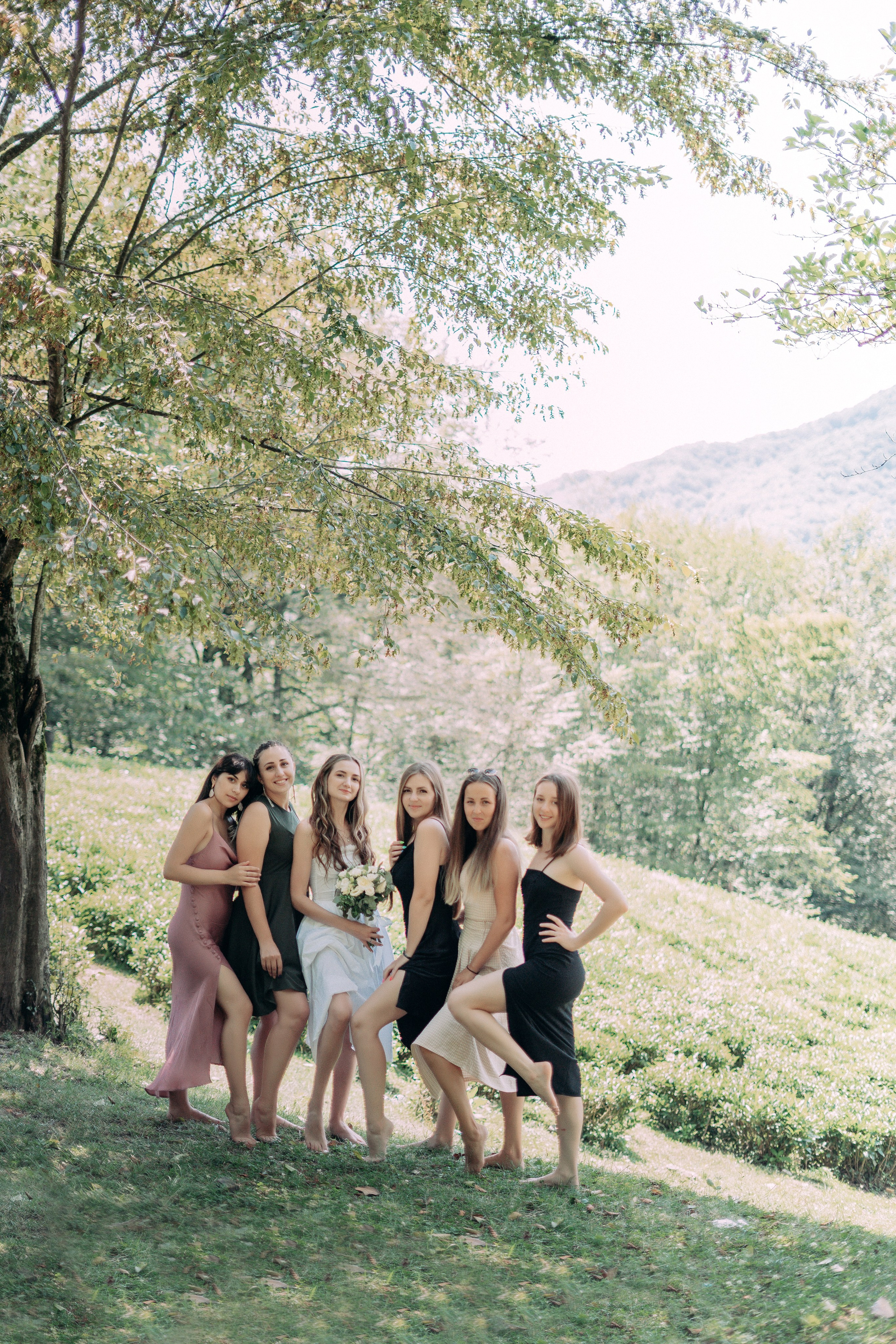 Групповая фотография невесты с подругами 