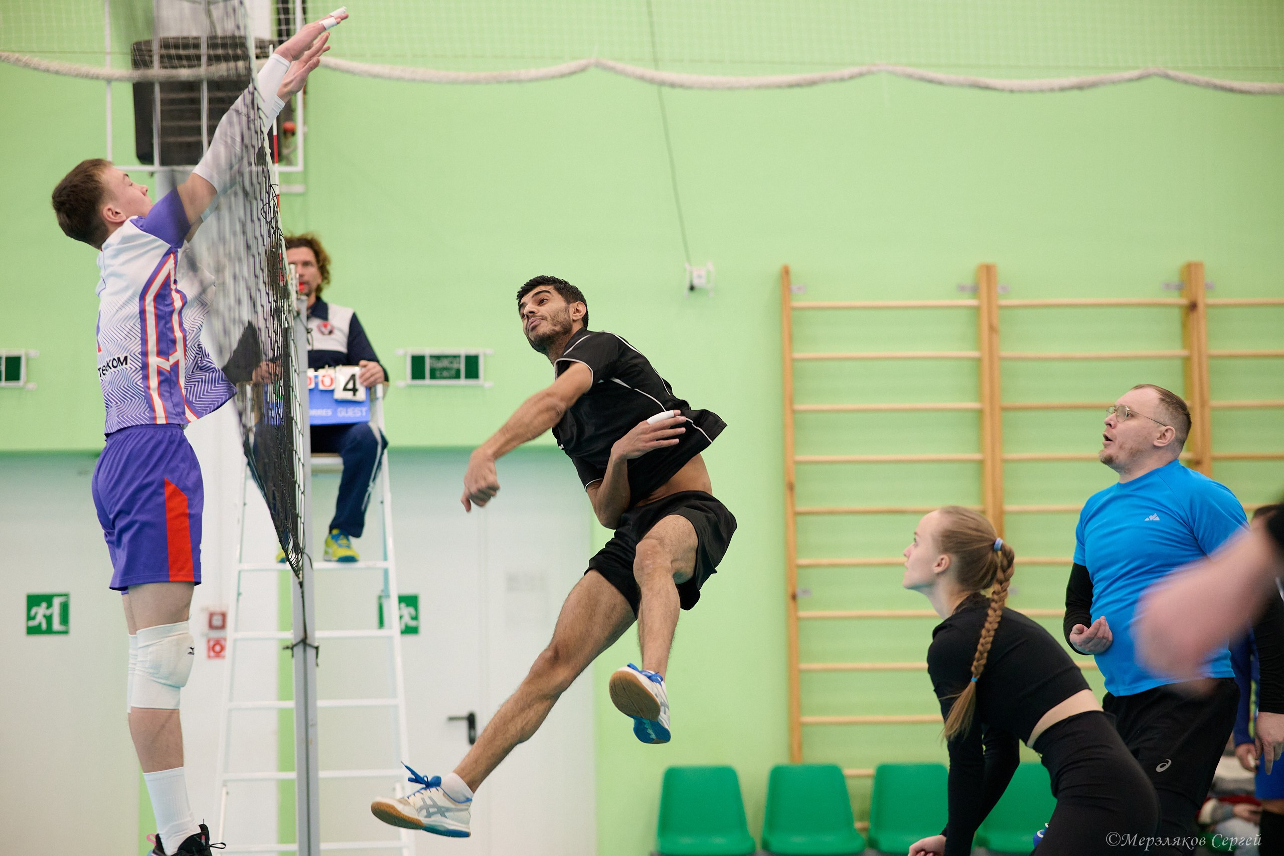 Новогодний волейбольный турнир. Ижевск. 16.12.23. Спортивный репортажный фотограф в Ижевске Сергей Мерзляков