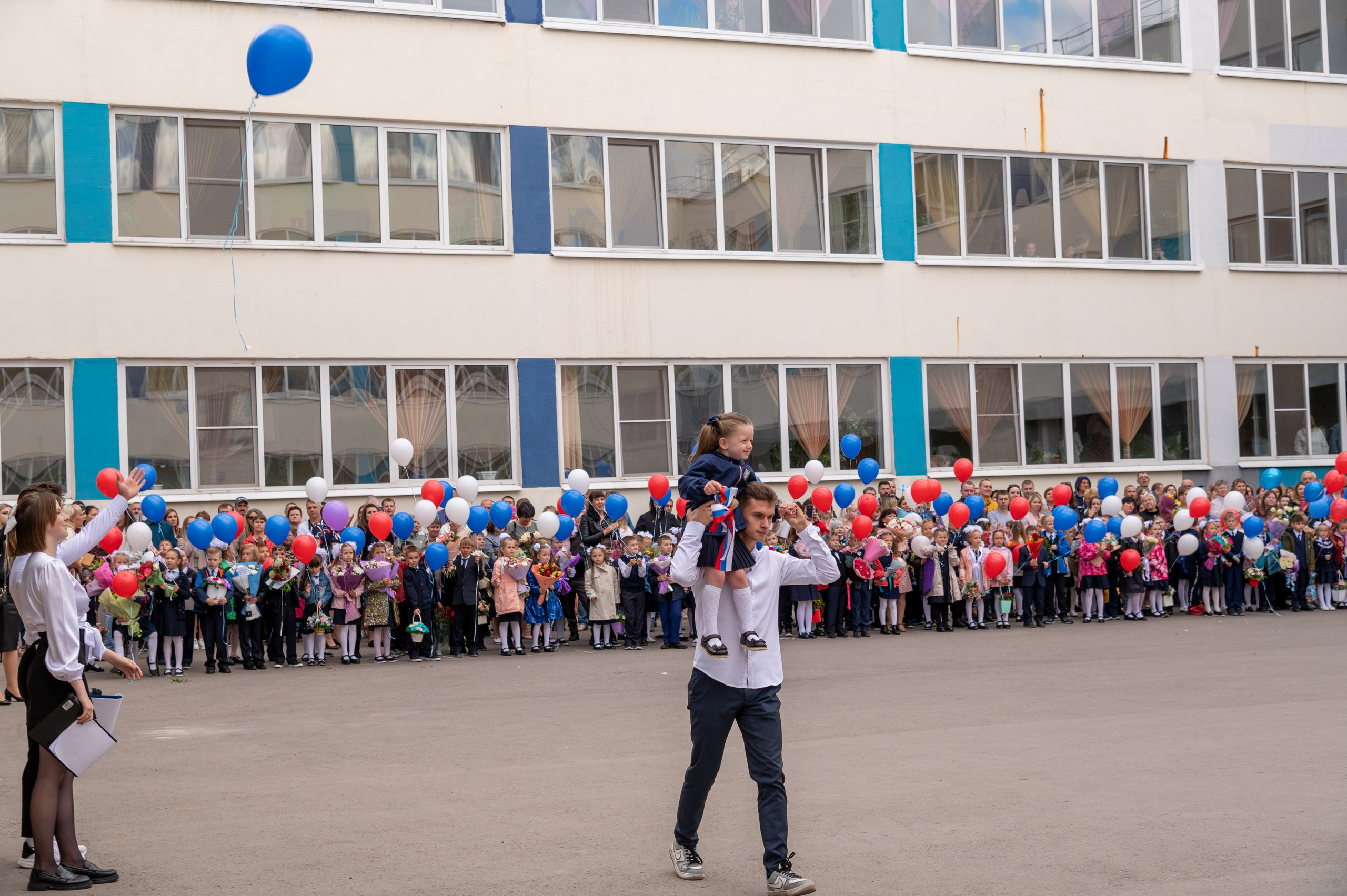 Школьная фотосессия в Туле. Портретный, семейный, свадебный фотограф. Бизнес, контент съёмка. Тула