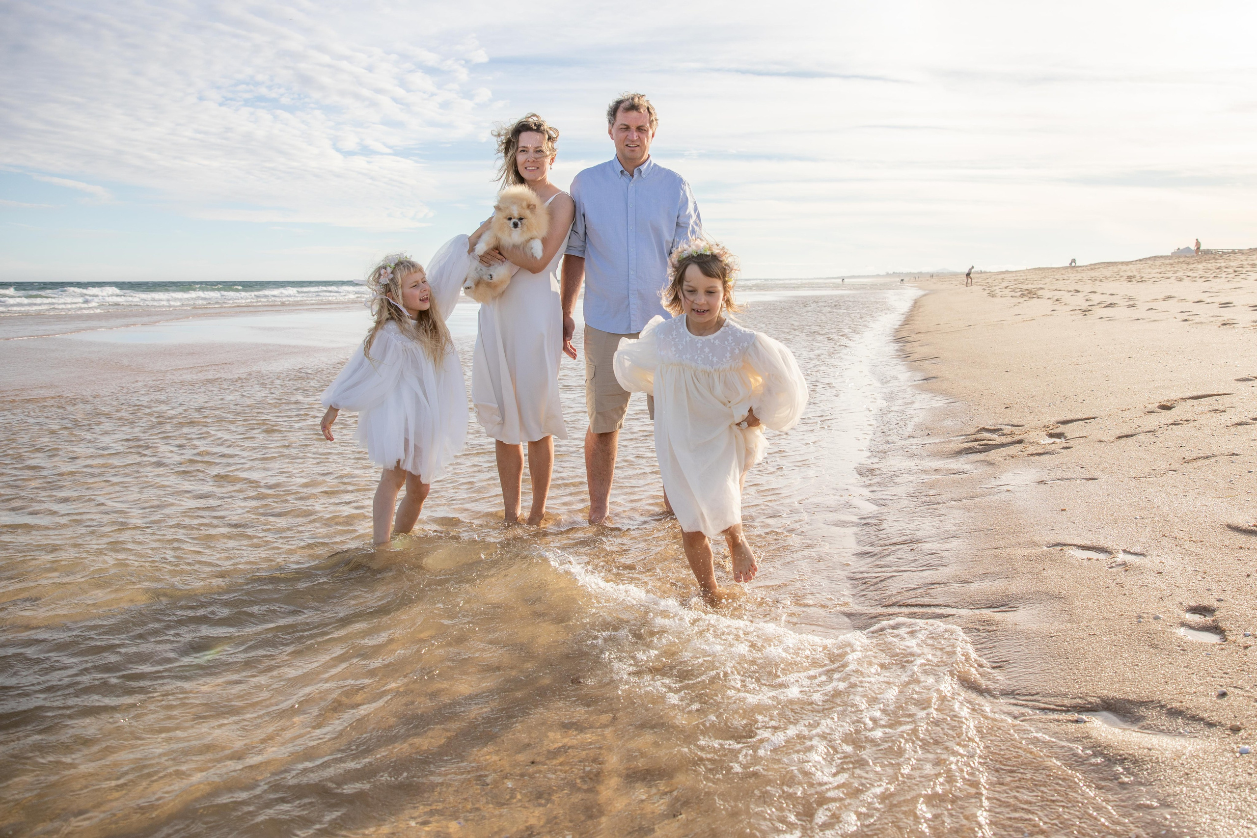 Family on the ocean. Professional Photographer in Portugal. Oksana Lomnova
