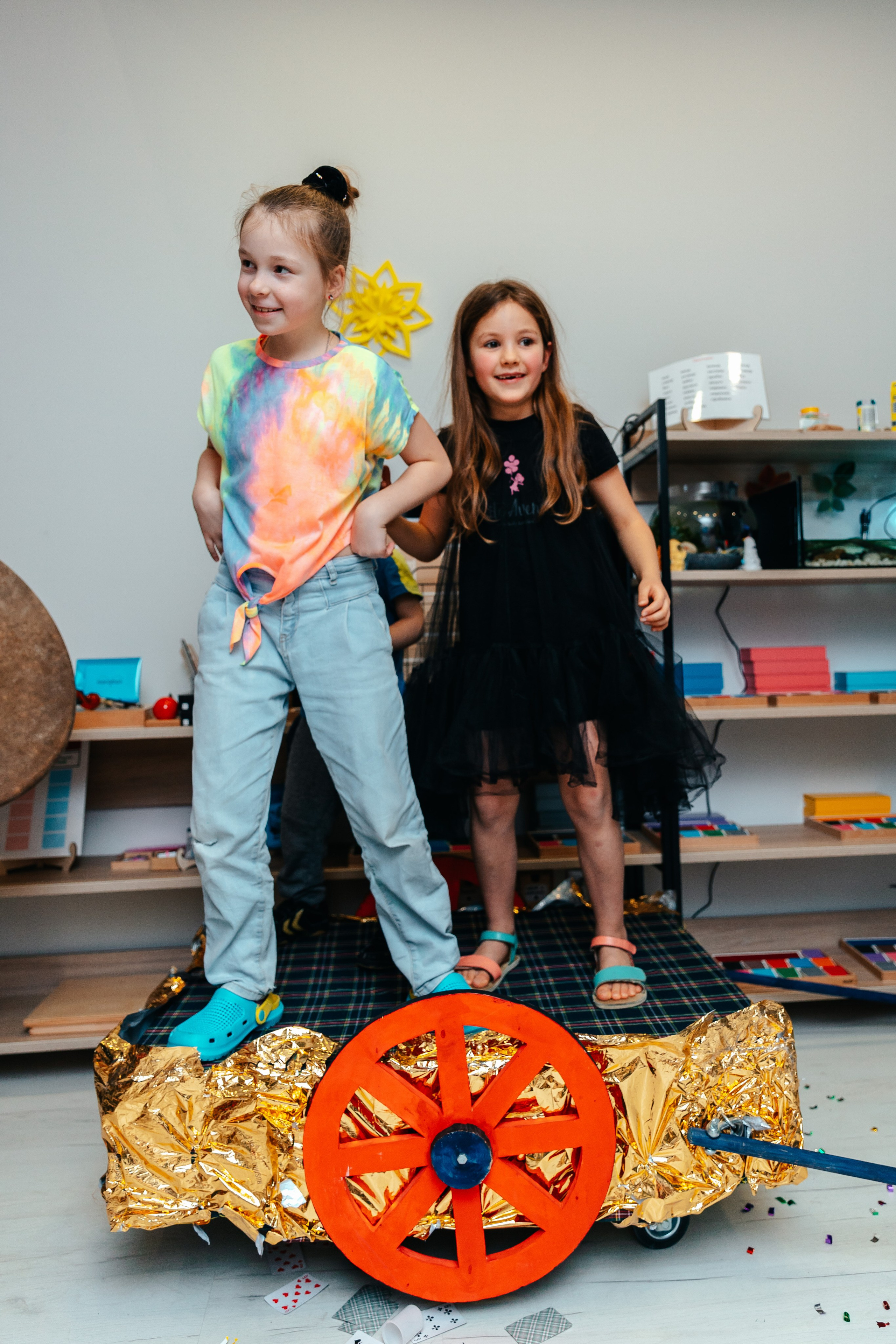 Новогодний утренник в Монтессори-школе. Семейный lifestyle фотограф в Санкт-Петербурге Людмила Пахомова