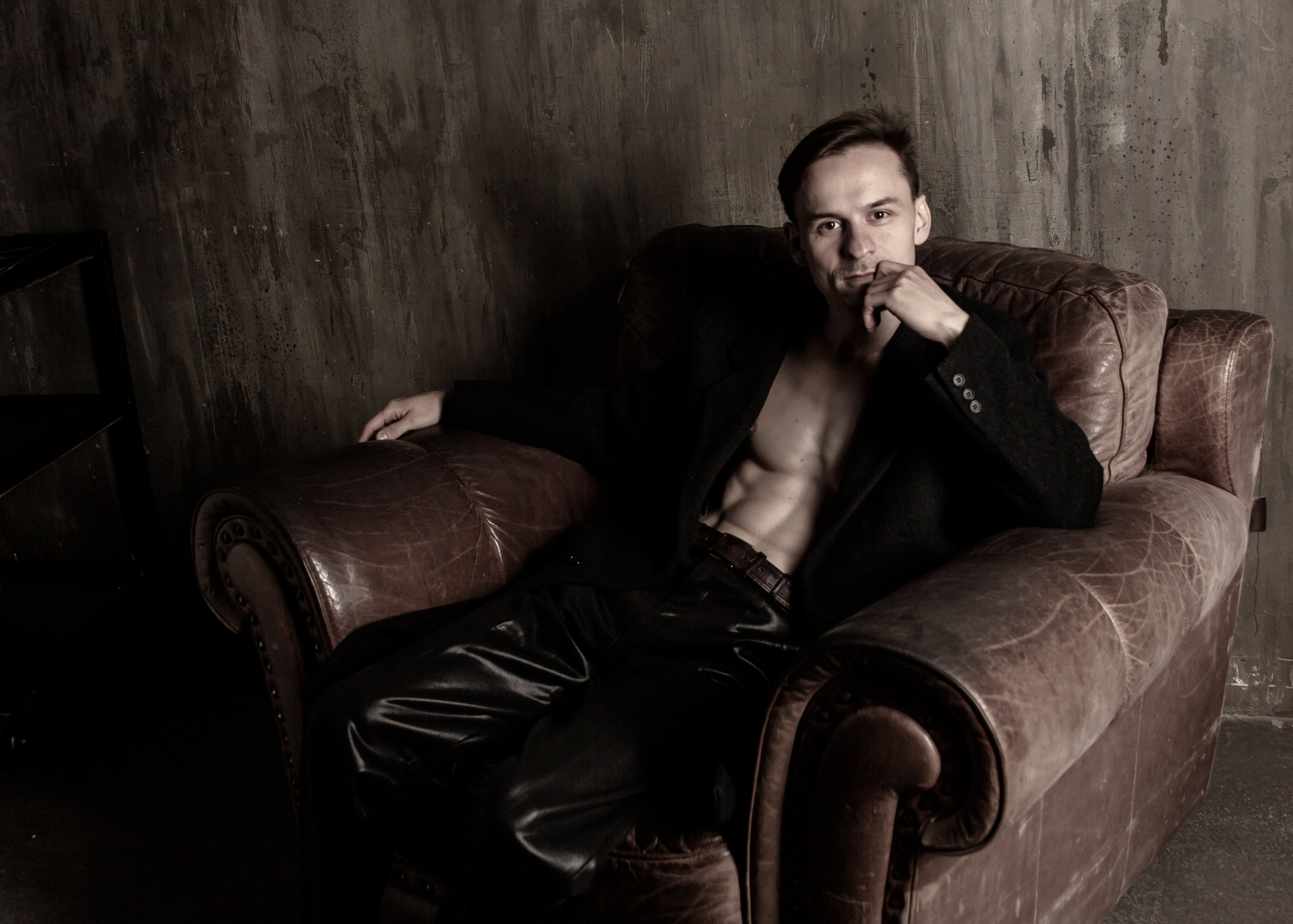 Фотосессия «Черное пальто». Портретный фотограф в Москве и Московской области Гнутиков Сергей