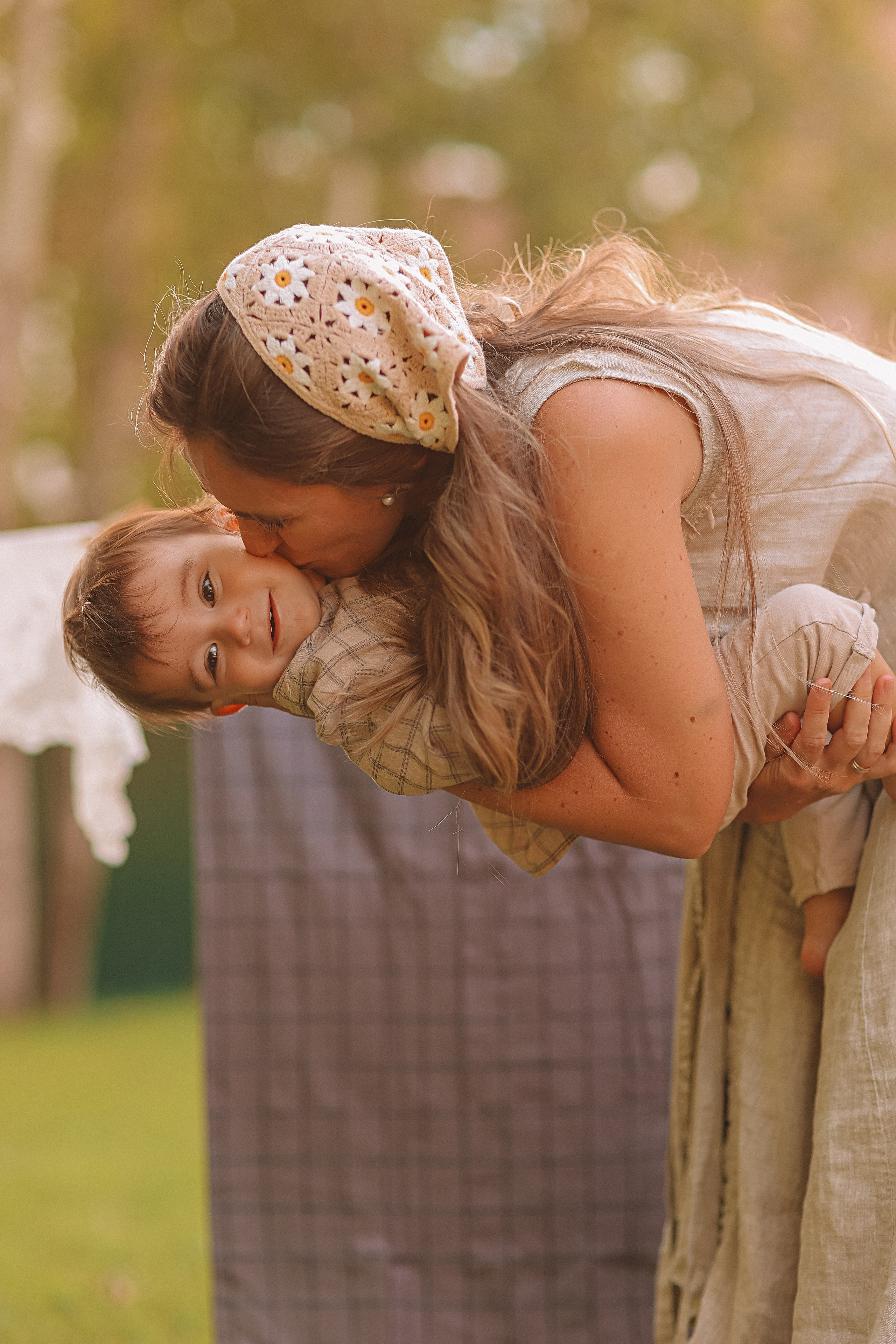 Стирка у дома. Семейный фотограф Тюмень, фотограф на роды Салмина Мария
