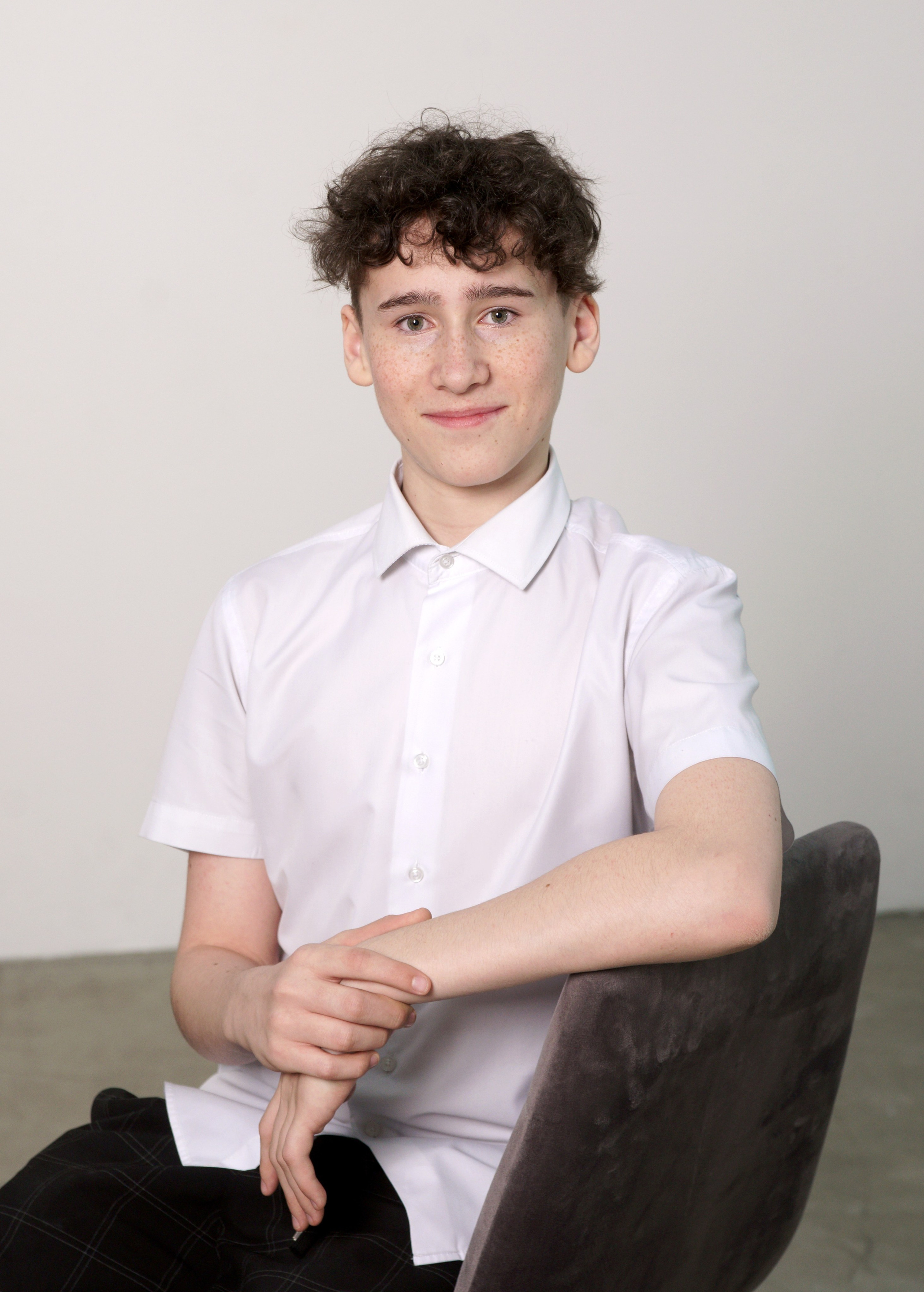 Студийная фотосессия выпускников 9,11 классов в Иркутске