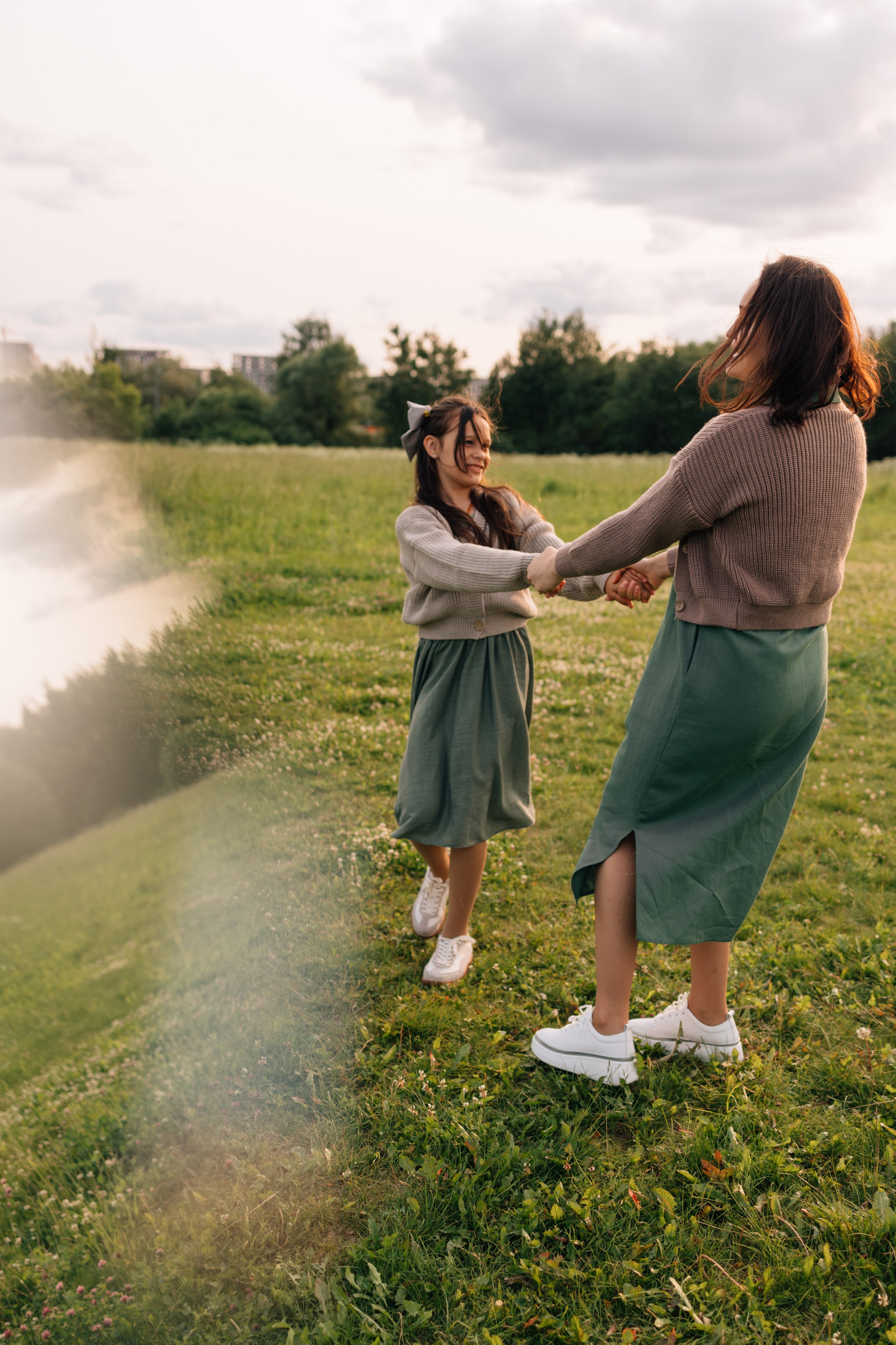 Анна, Марчелло, Настенька и Влада в поле. Фотограф Москва Светлана Кирюшина