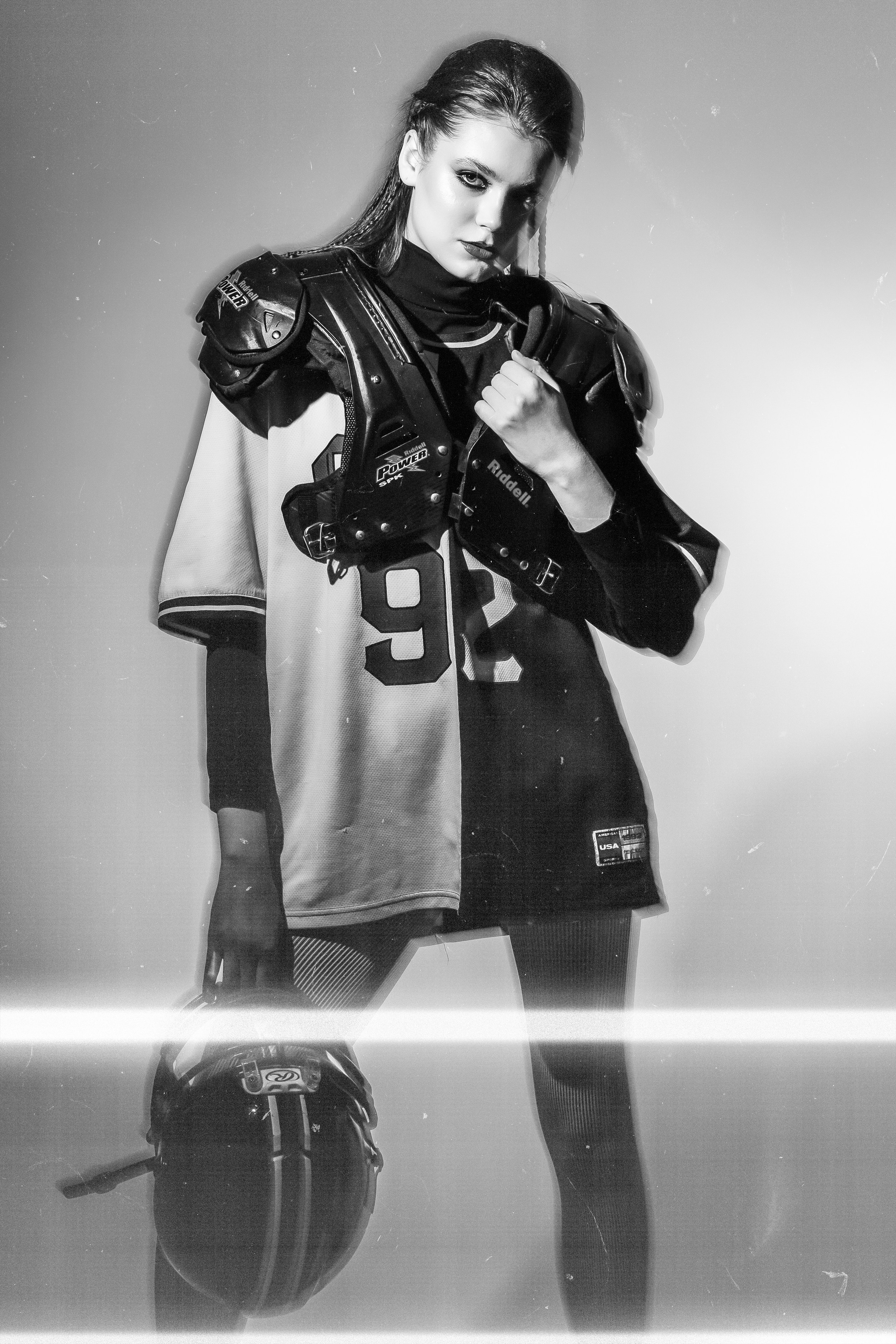 американский футбол, спортшик, фотосессия творческая, студийный свет, женская фотосессия