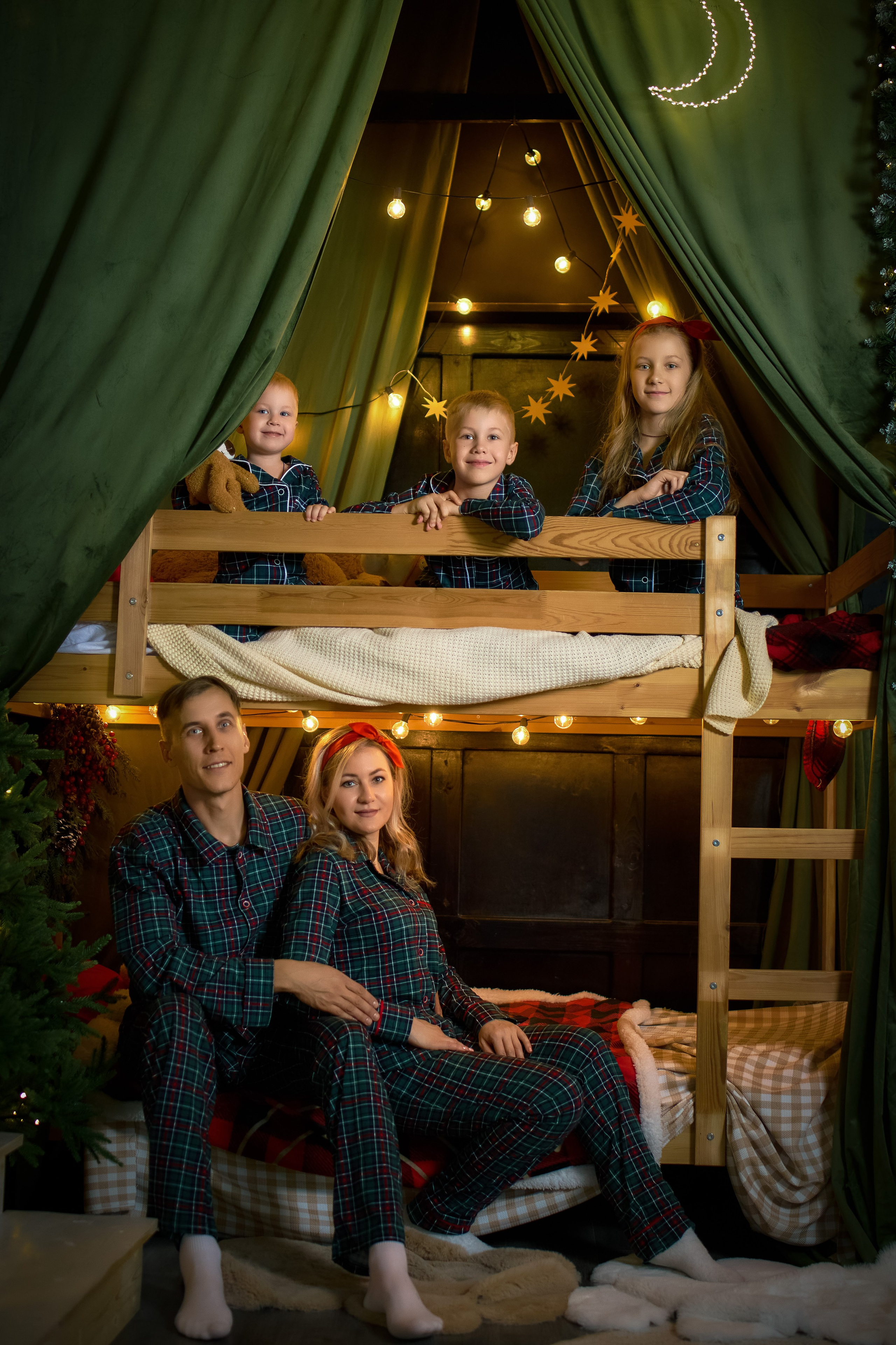 Семейная студийная новогодняя фотосессия. Владимир Суздалов (ProMaXe) — Портретный фотограф, тематические фотосессии в Чебоксарах