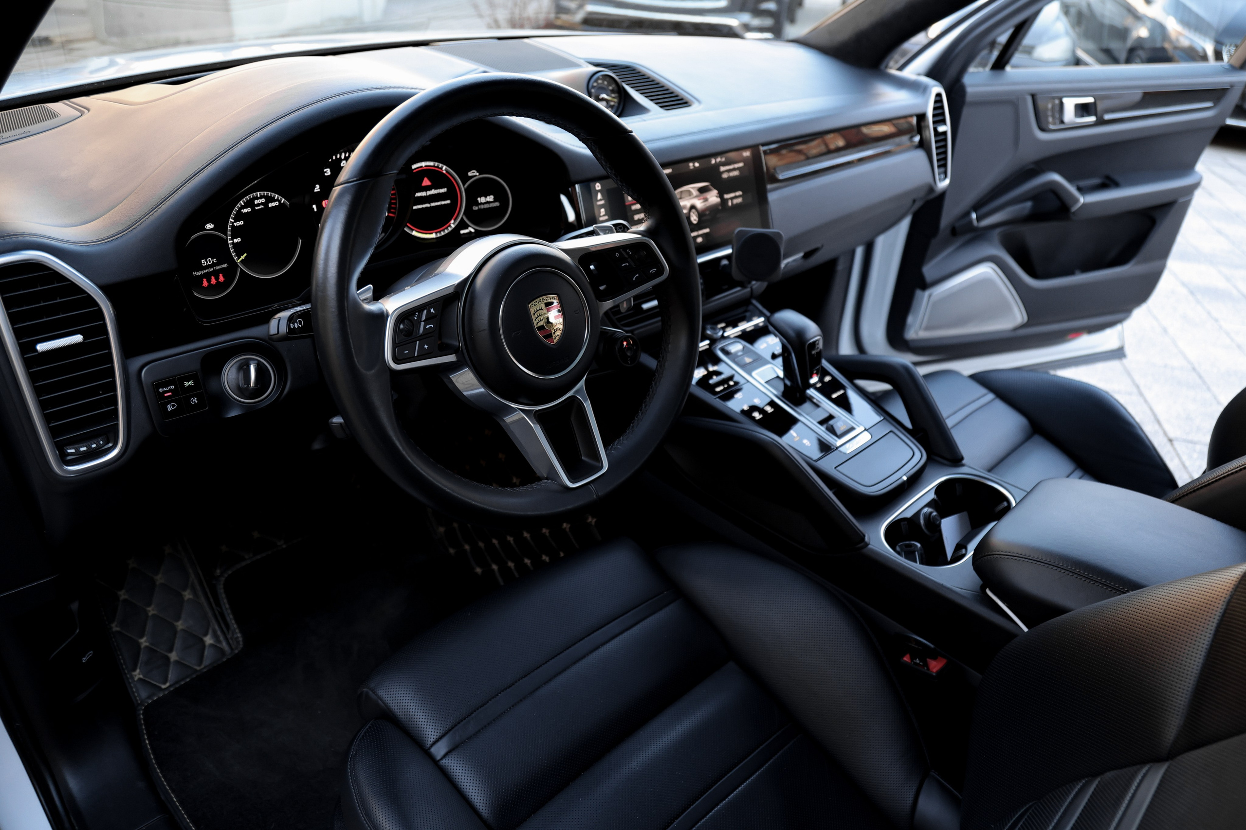 2020 Porsche Cayenne 3.0 AT. Mixturecaptures