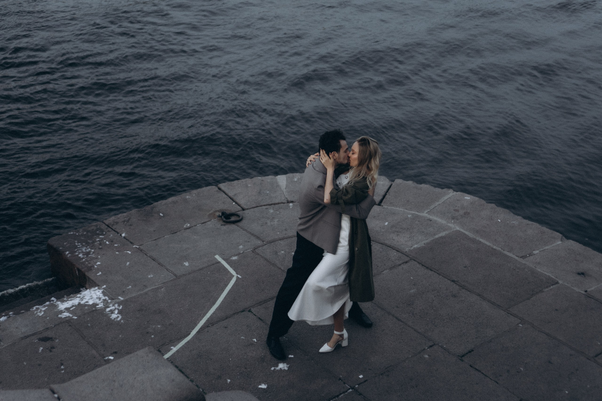 СВАДЕБНАЯ СЬЕМКА ПАРЫ НА РАССВЕТЕ В БЕЛЫЕ НОЧИ И ПРОГУЛКА С РАЗВОДНЫМИ МОСТАМИ И ПИКНИК ВОЗЛЕ ИСАКИЕВСКОГО СОБОРА. Профессиональный фотограф, Санкт-Петербург — Виктория Богомолова