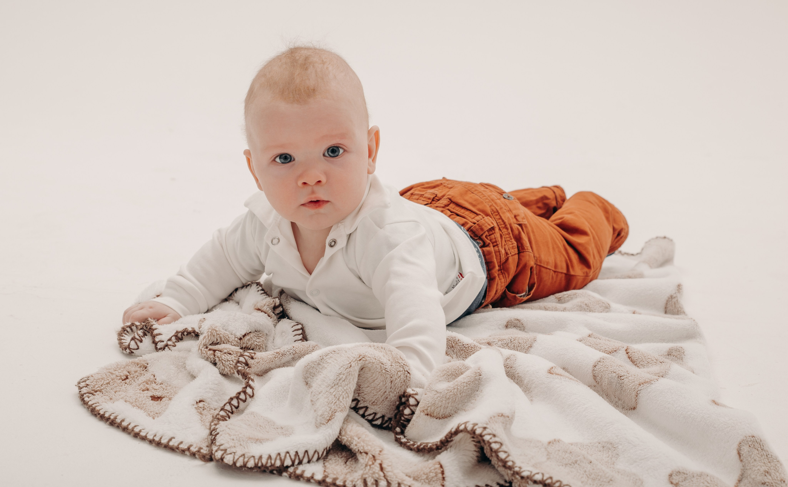 Семейная история в минималистичном стиле. Фотограф вашей улыбки. Москва