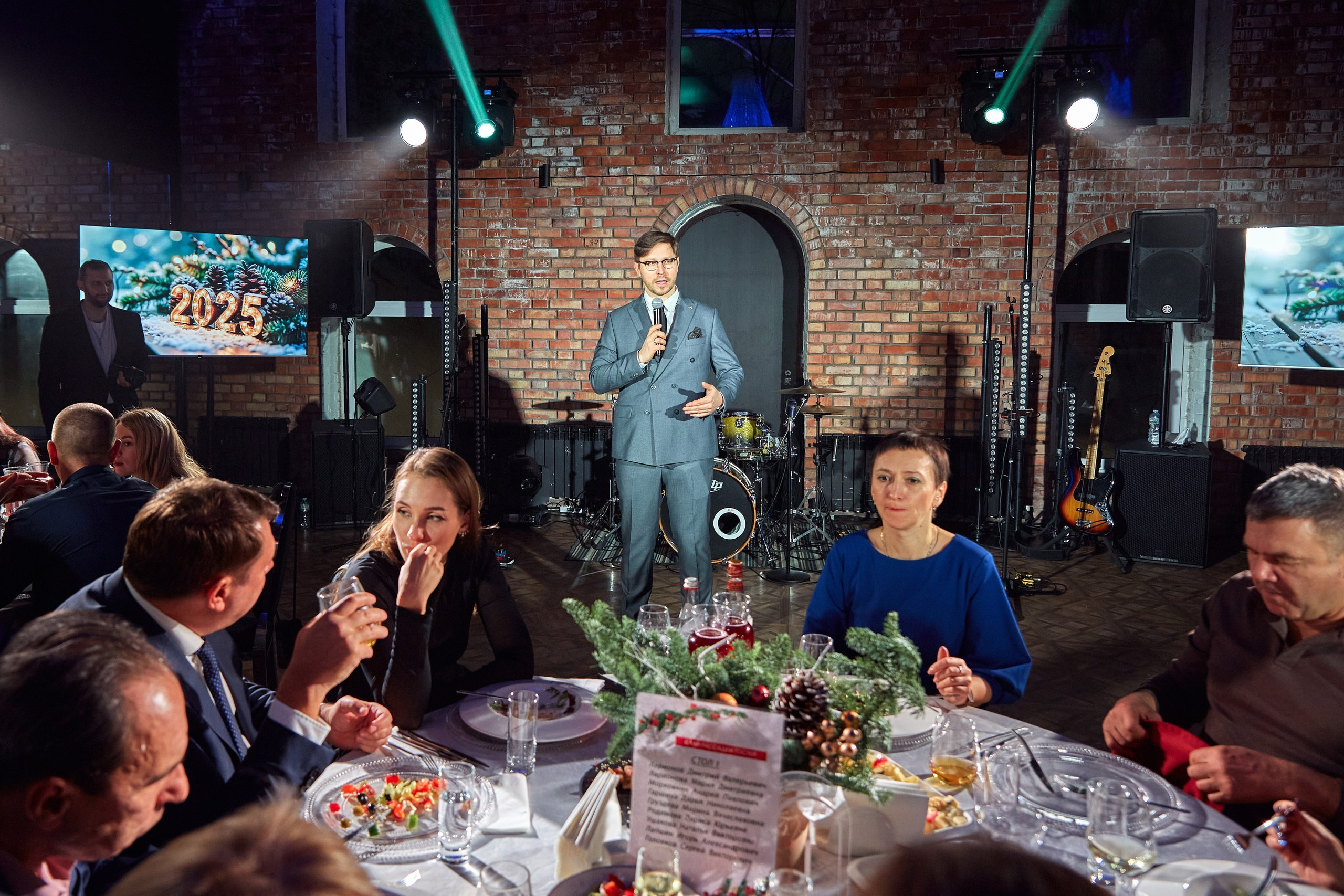 Компания Clarity / Пространство HIDE. Антон Артюшин, портретный фотограф. Москва