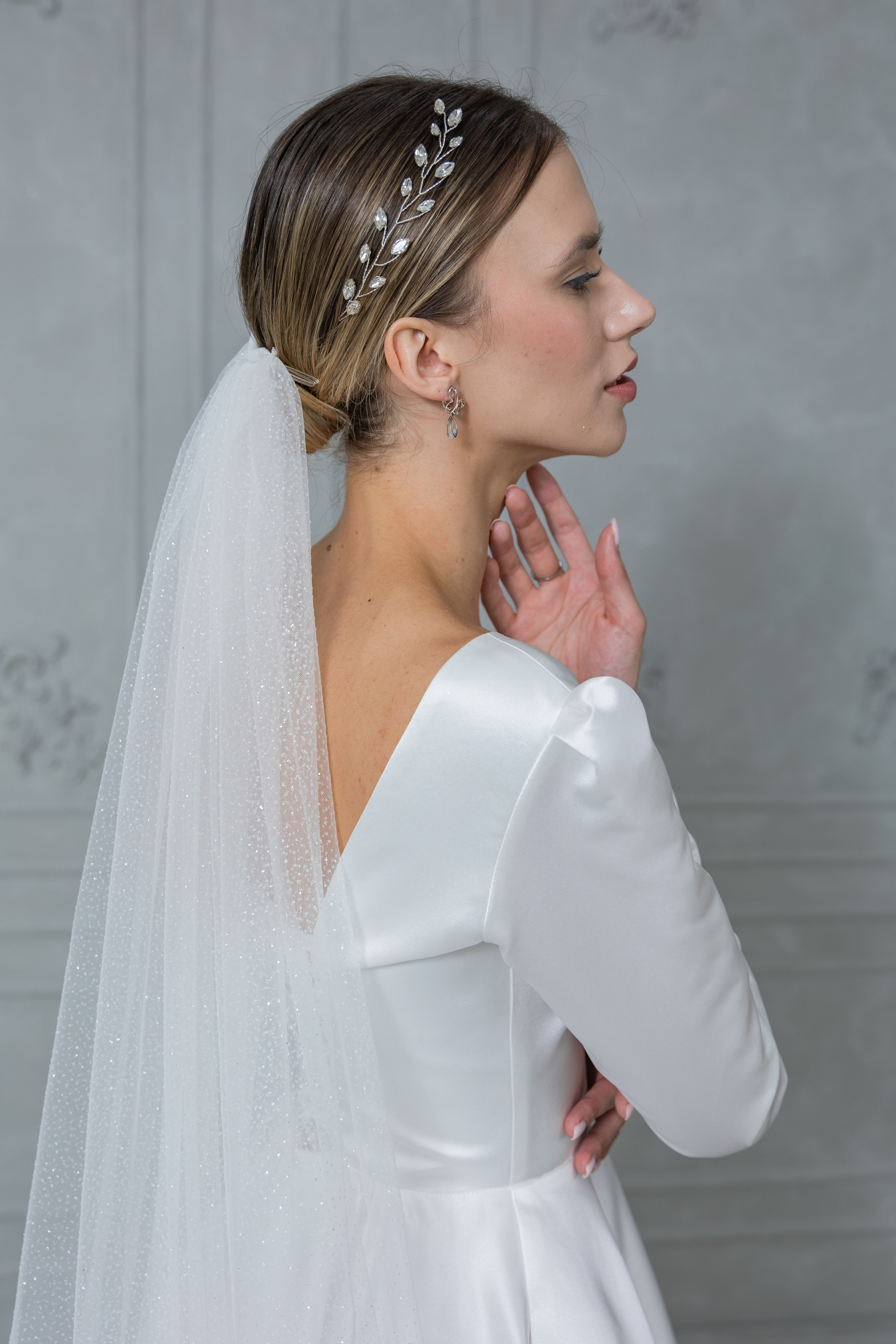 свадебный салон, позы, портрет девушки, свадебные платья, фотосессия, девушка, фотограф