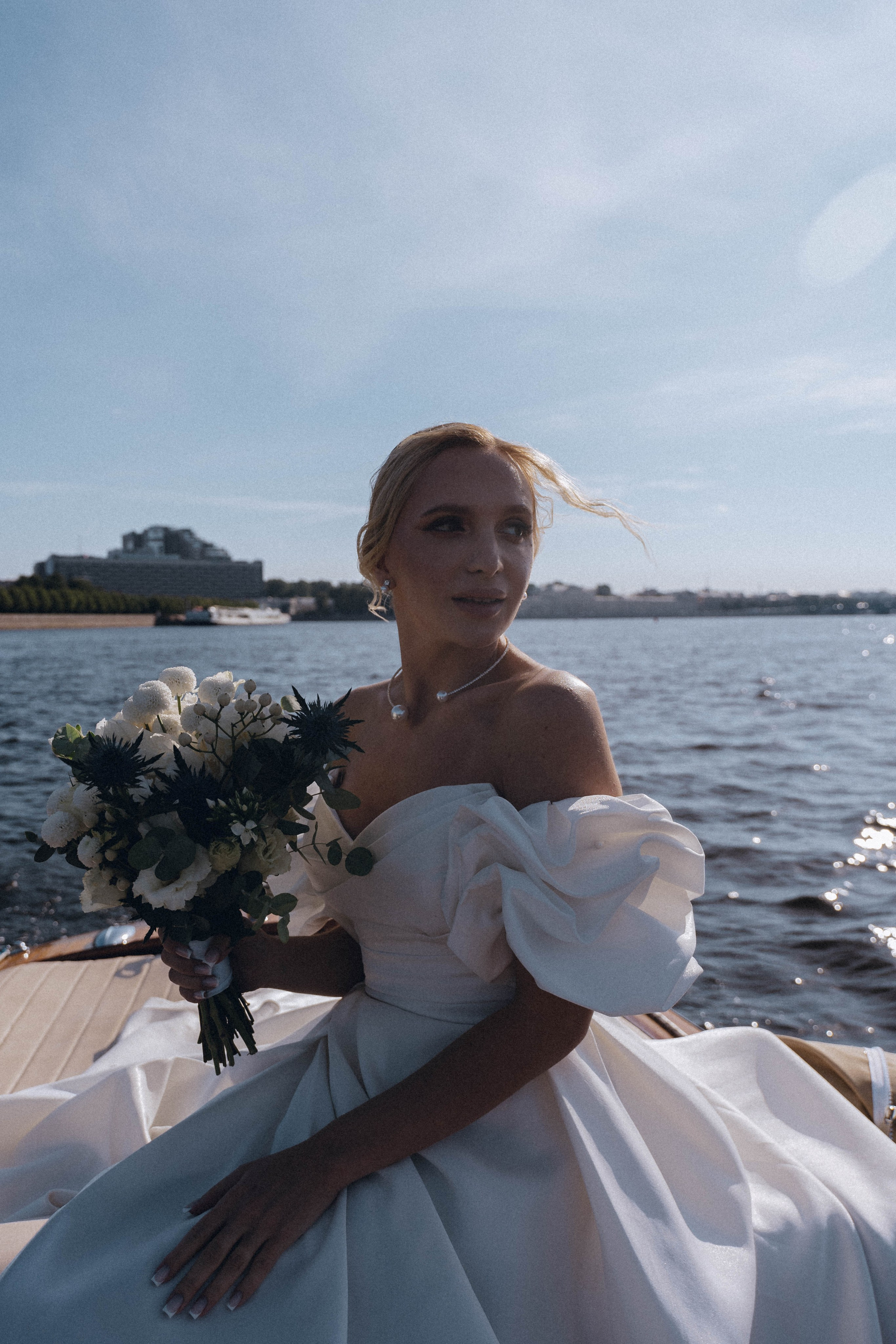 СВАДЕНБНАЯ СЬЕМКА НА КАТЕРЕ ПО КАНАЛАМ САНКТ-ПЕТЕРБУРГА И В АКВАТОРИИ НЕВЫ. Профессиональный фотограф, Санкт-Петербург — Виктория Богомолова