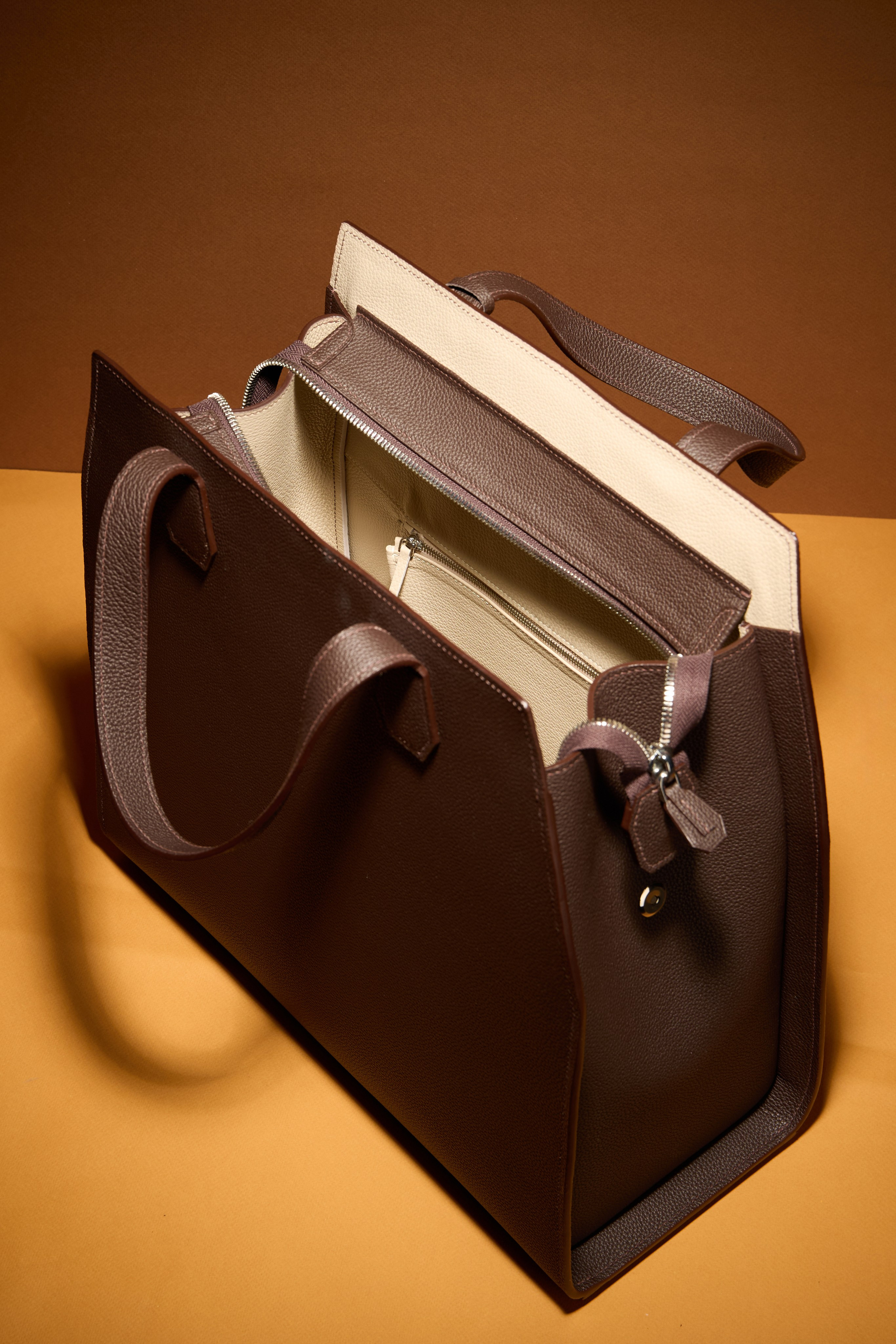 Предметная рекламная каталожная съемка сумок премиум брендов под ключ Москва