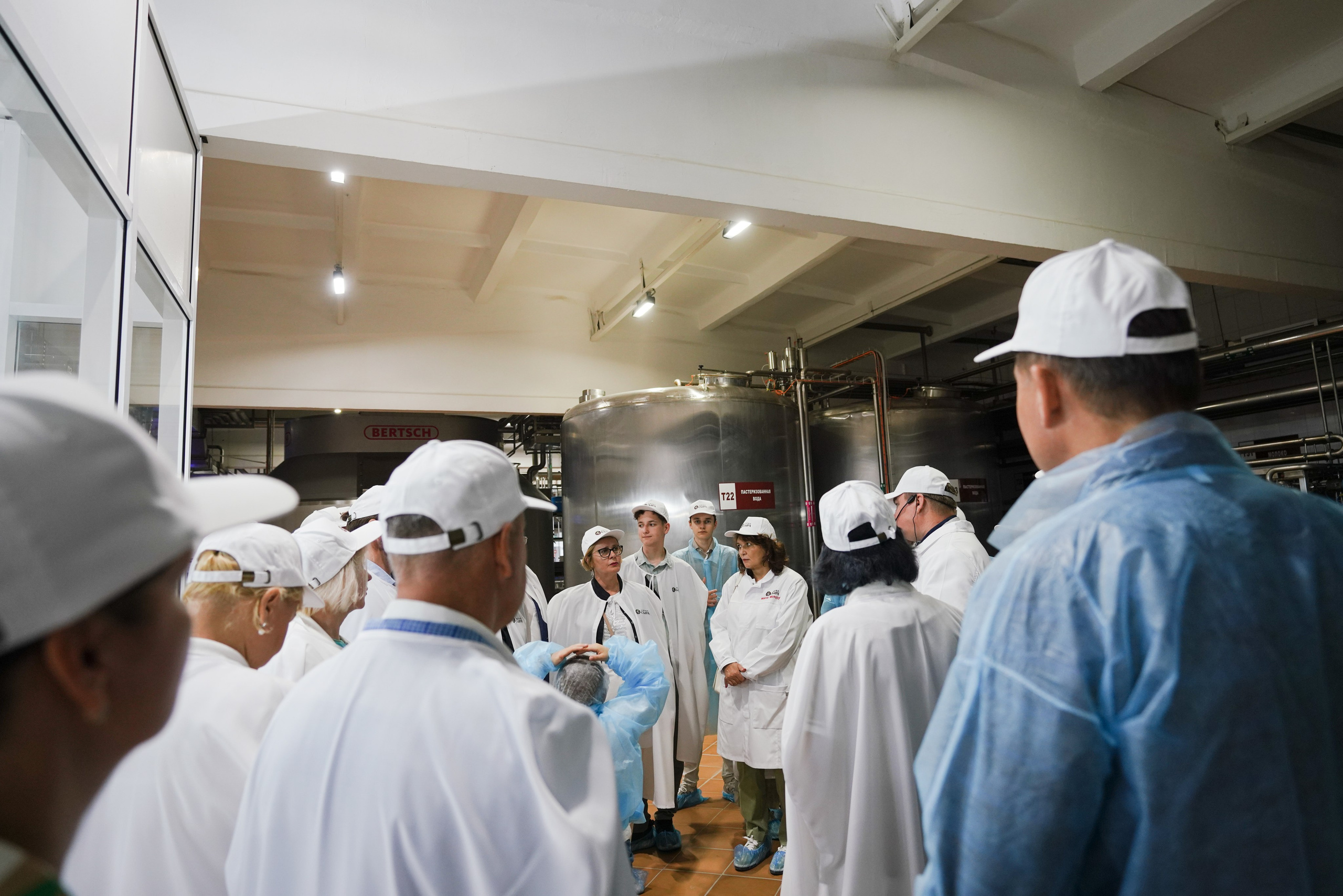 Съемка делегации на заводе Азбука сыра. Фотограф Казань