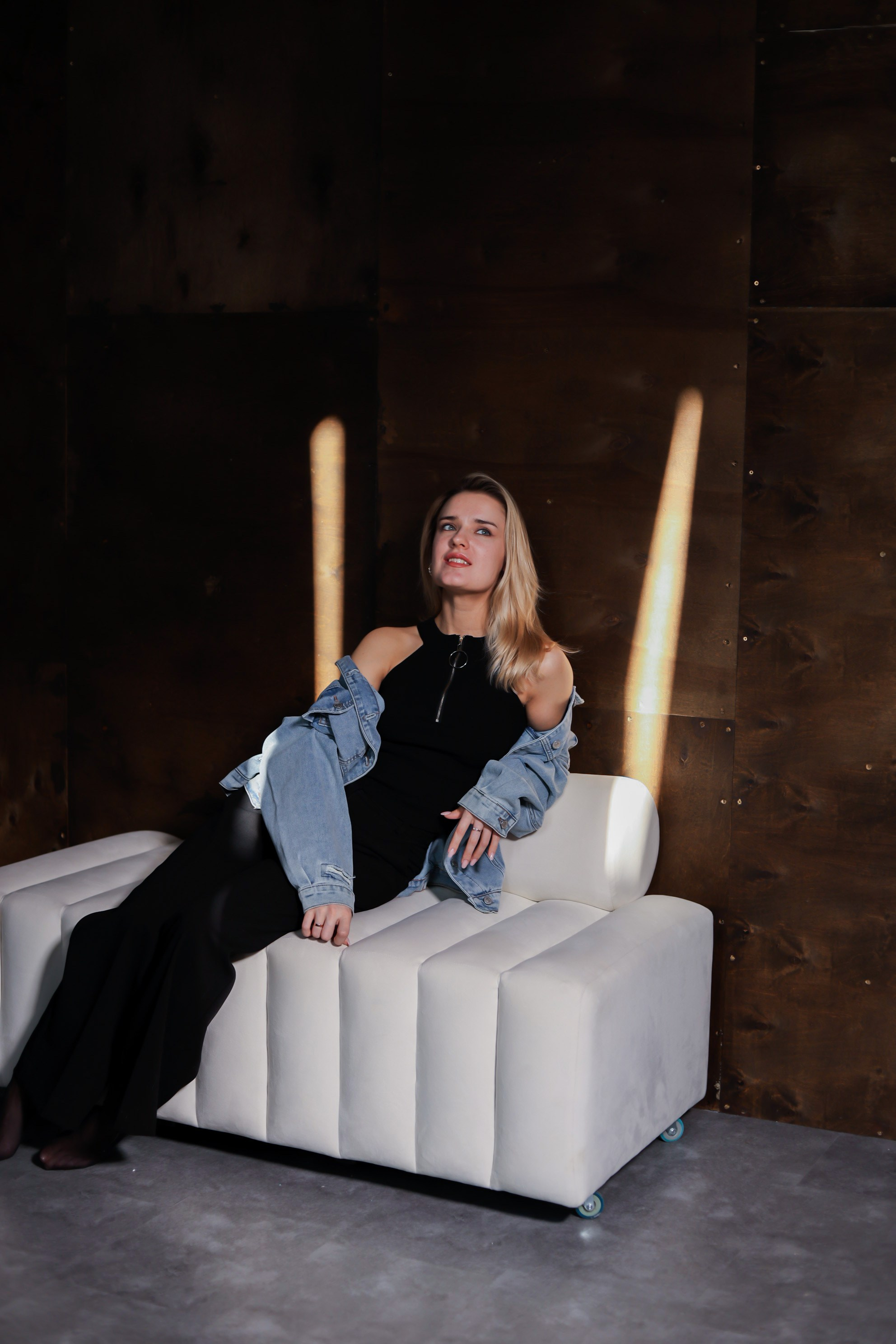 Фотосессия в студии Валерия. Женский фотограф в Орске Новотроицке Динара Долганова