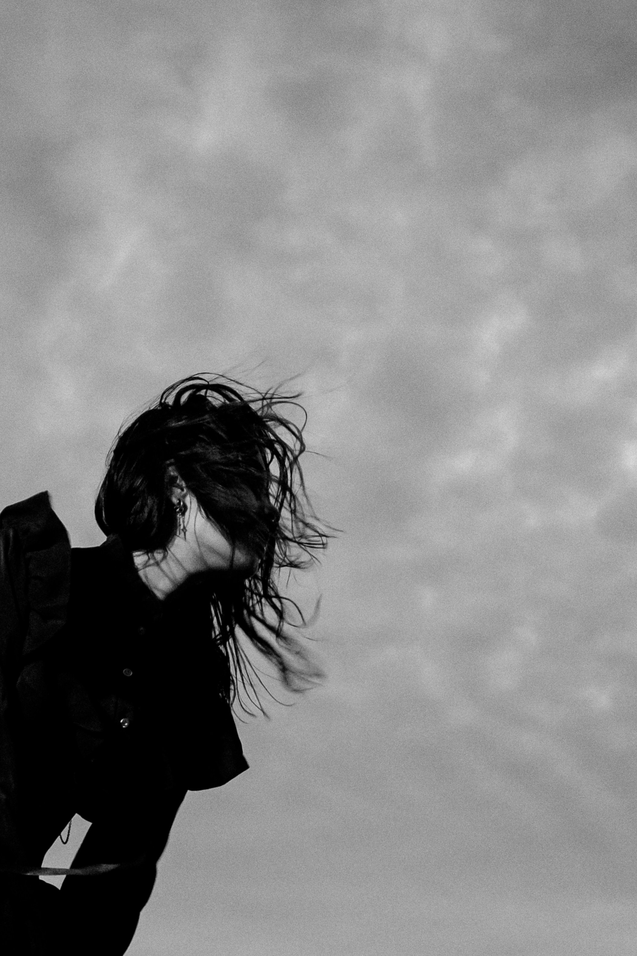 Съёмка у моря с оленьими рогами