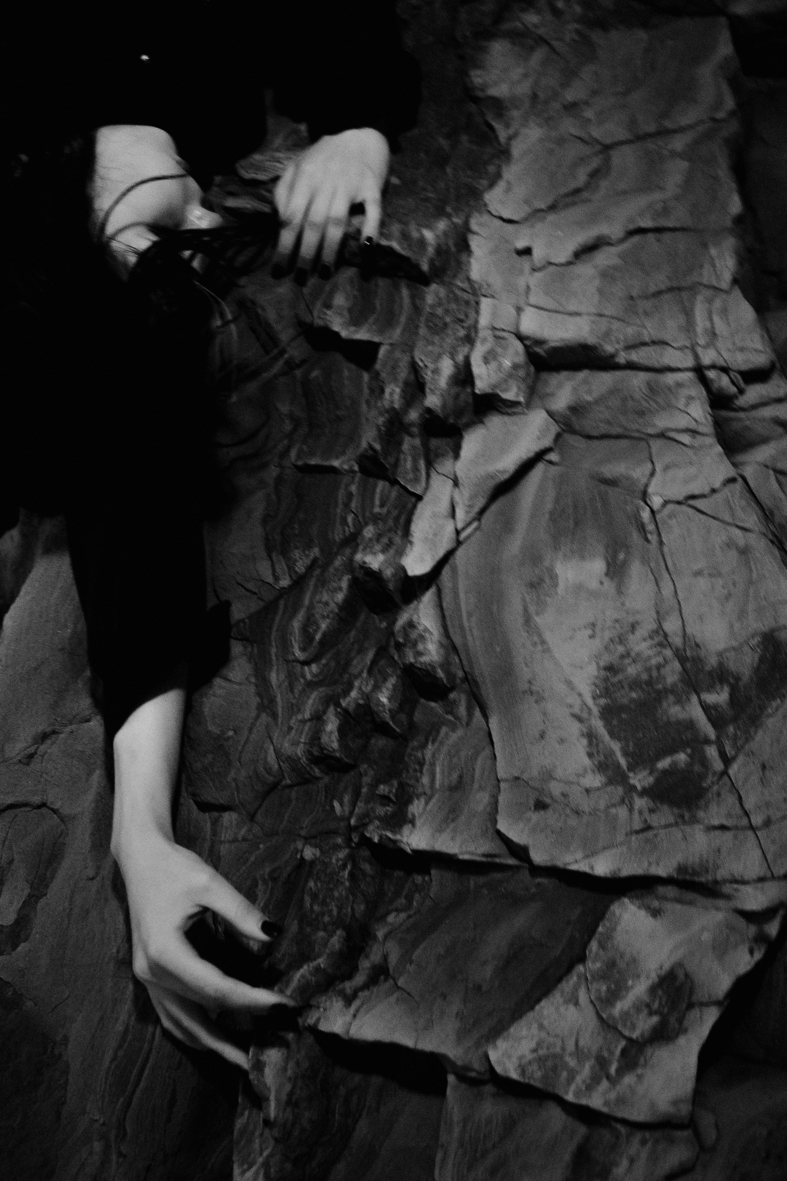 Съёмка у моря с оленьими рогами