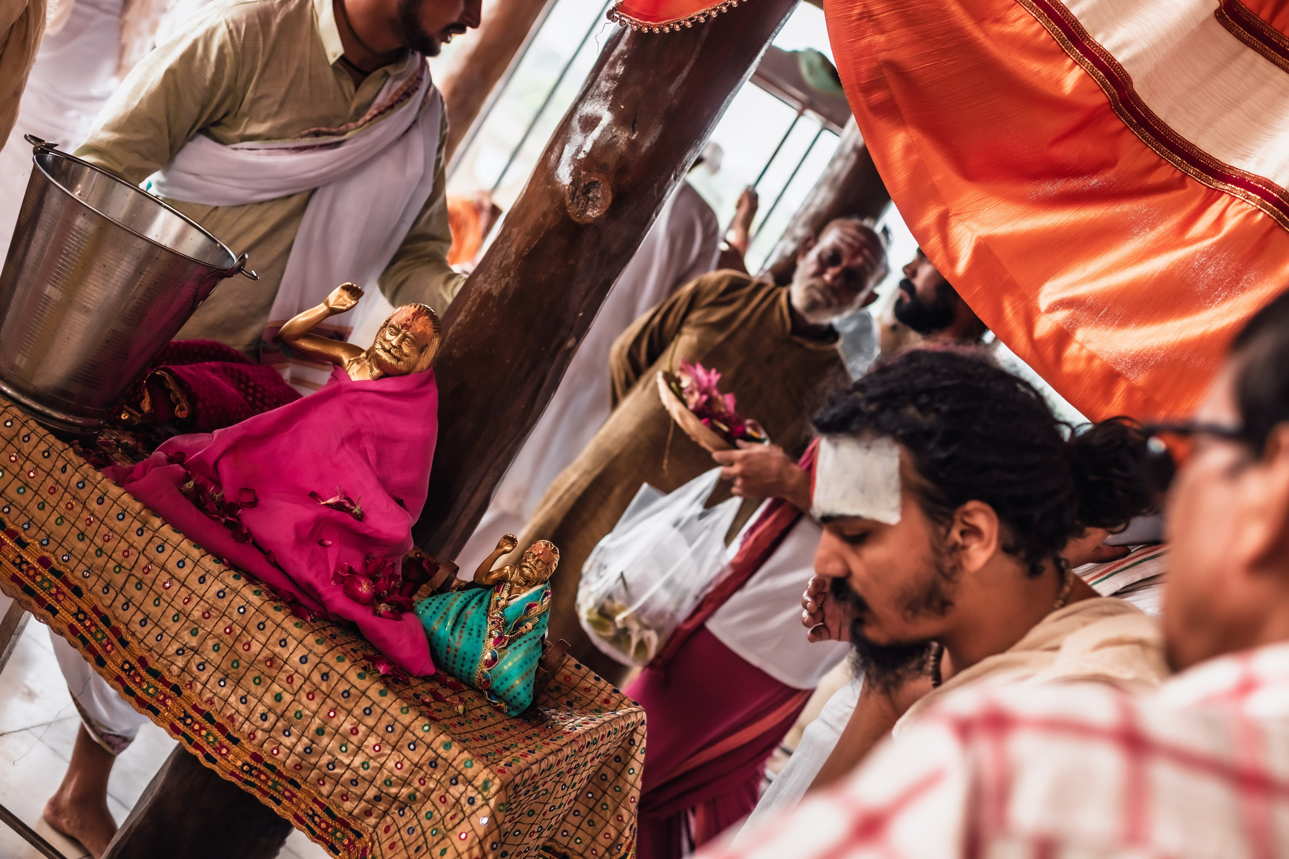 Abhisheka Devraha Baba on Sri Devdas ji maharaj bd. Mariam Bagdasaryan