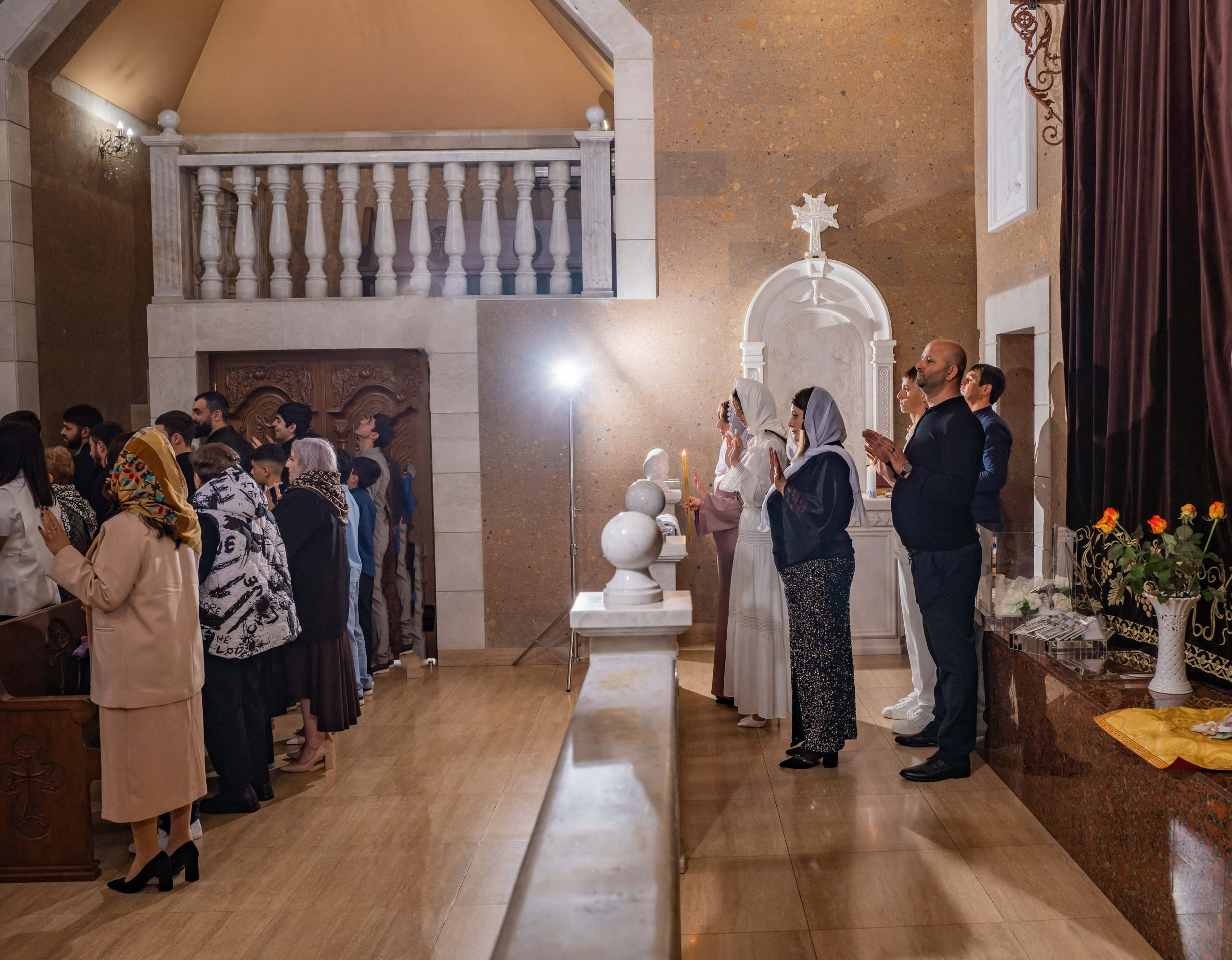 Крещение  ребёнка в храме. Фотограф видеограф Геннадий Янбаев в Сочи, Краснодаре