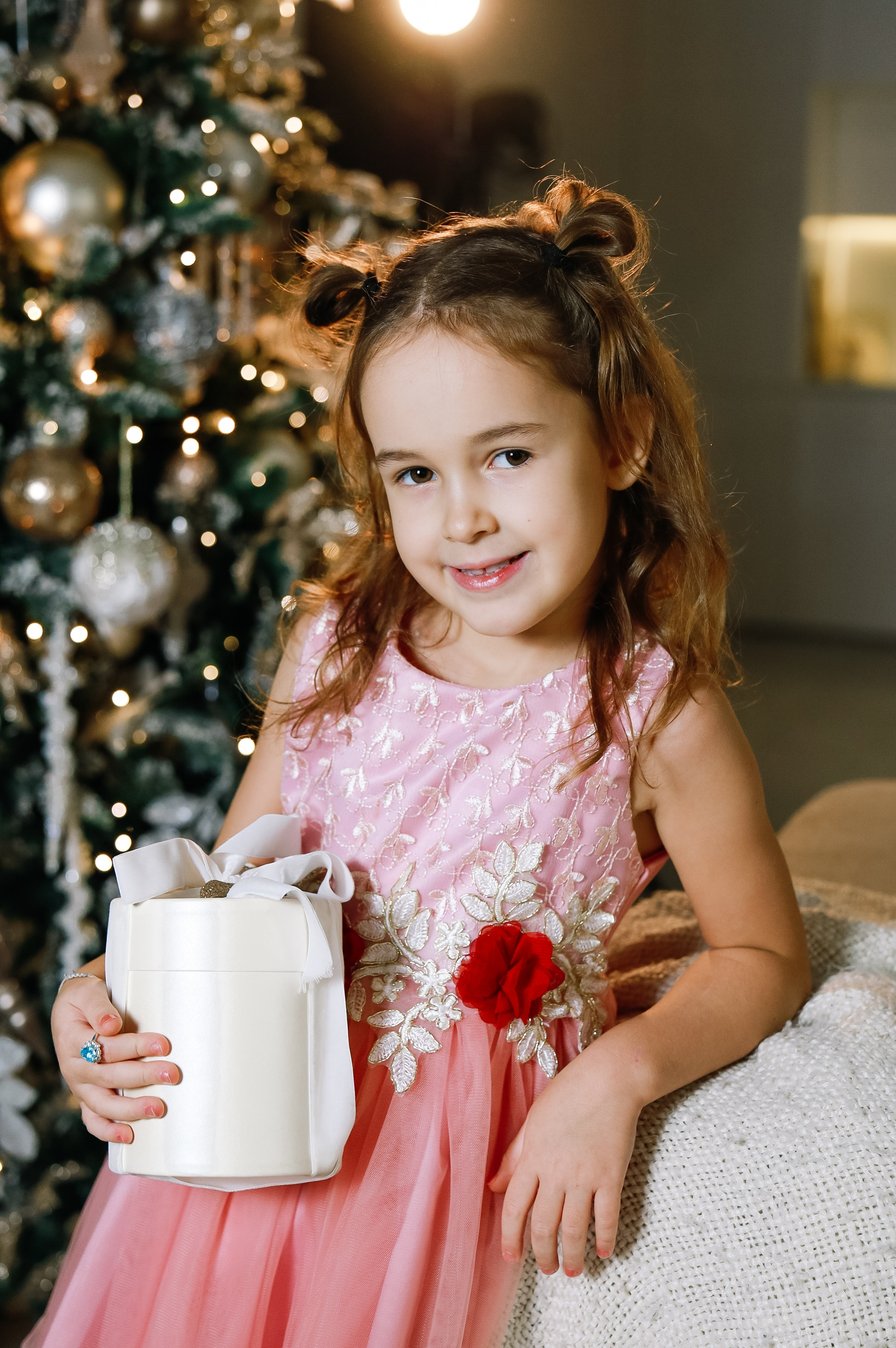 Дружная семья с четырьмя детьми. Визуал для эспертов и блогеров