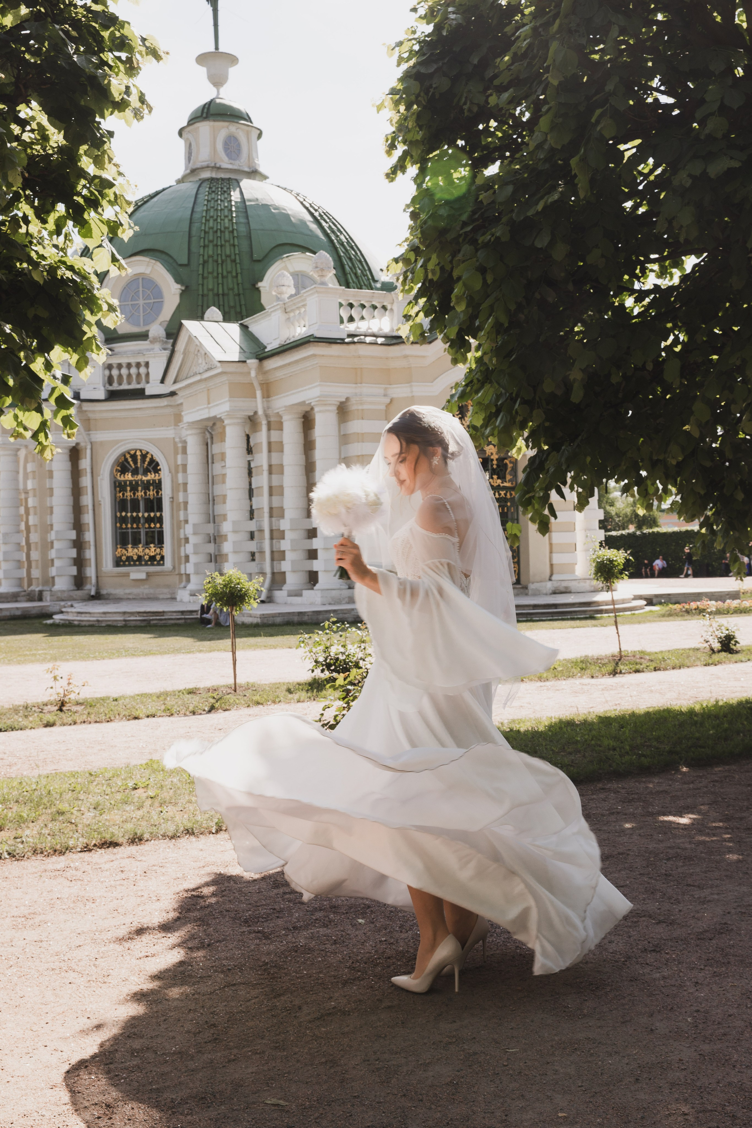 Летняя свадьба в Кусково. Свадебный и портретный фотограф в Москве Мария Кравченко