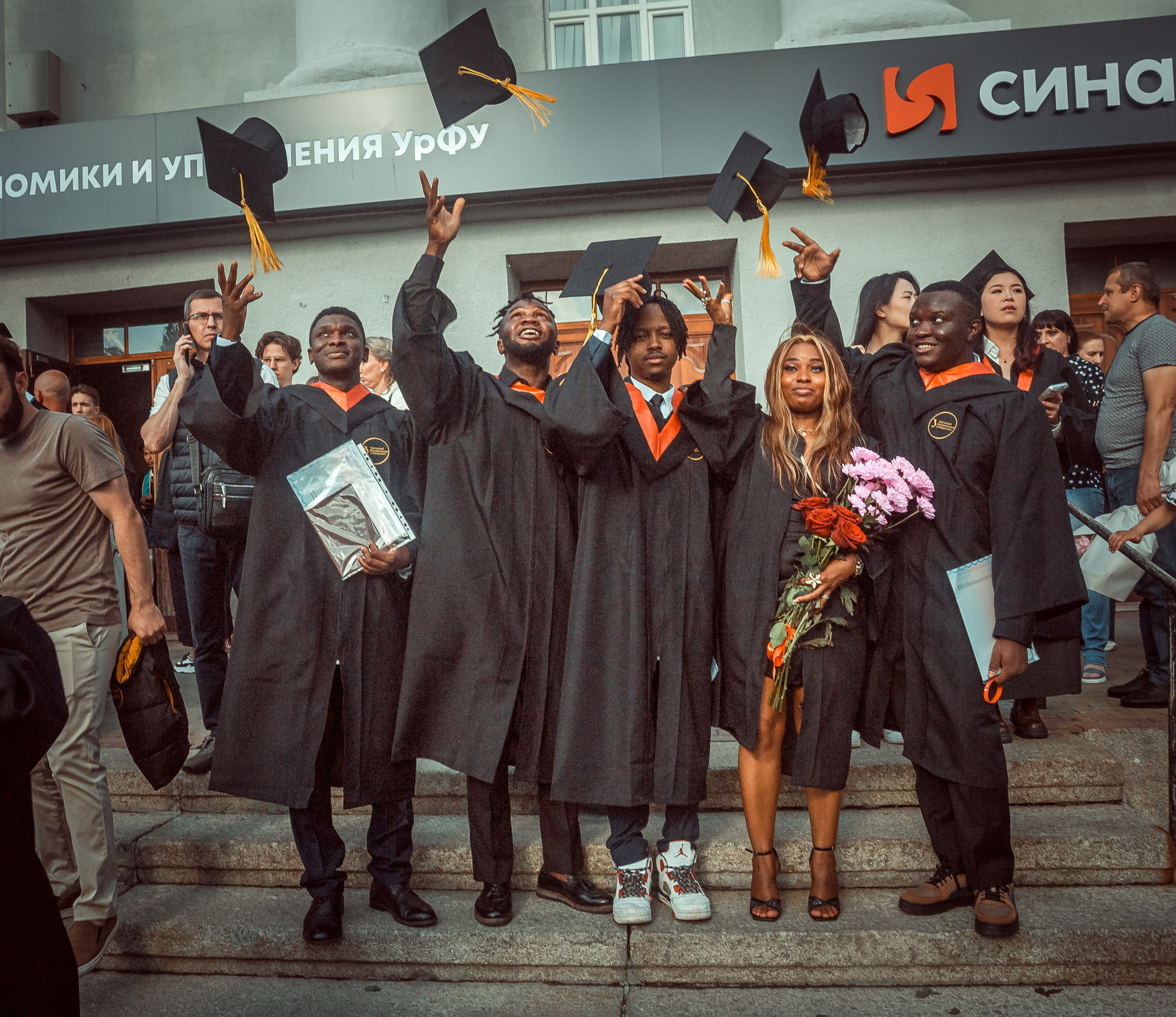 ВЫПУСКНОЙ В УЧЕБНОМ ЗАВЕДЕНИИ. Фотограф для маркетплейсов Михаил Бове