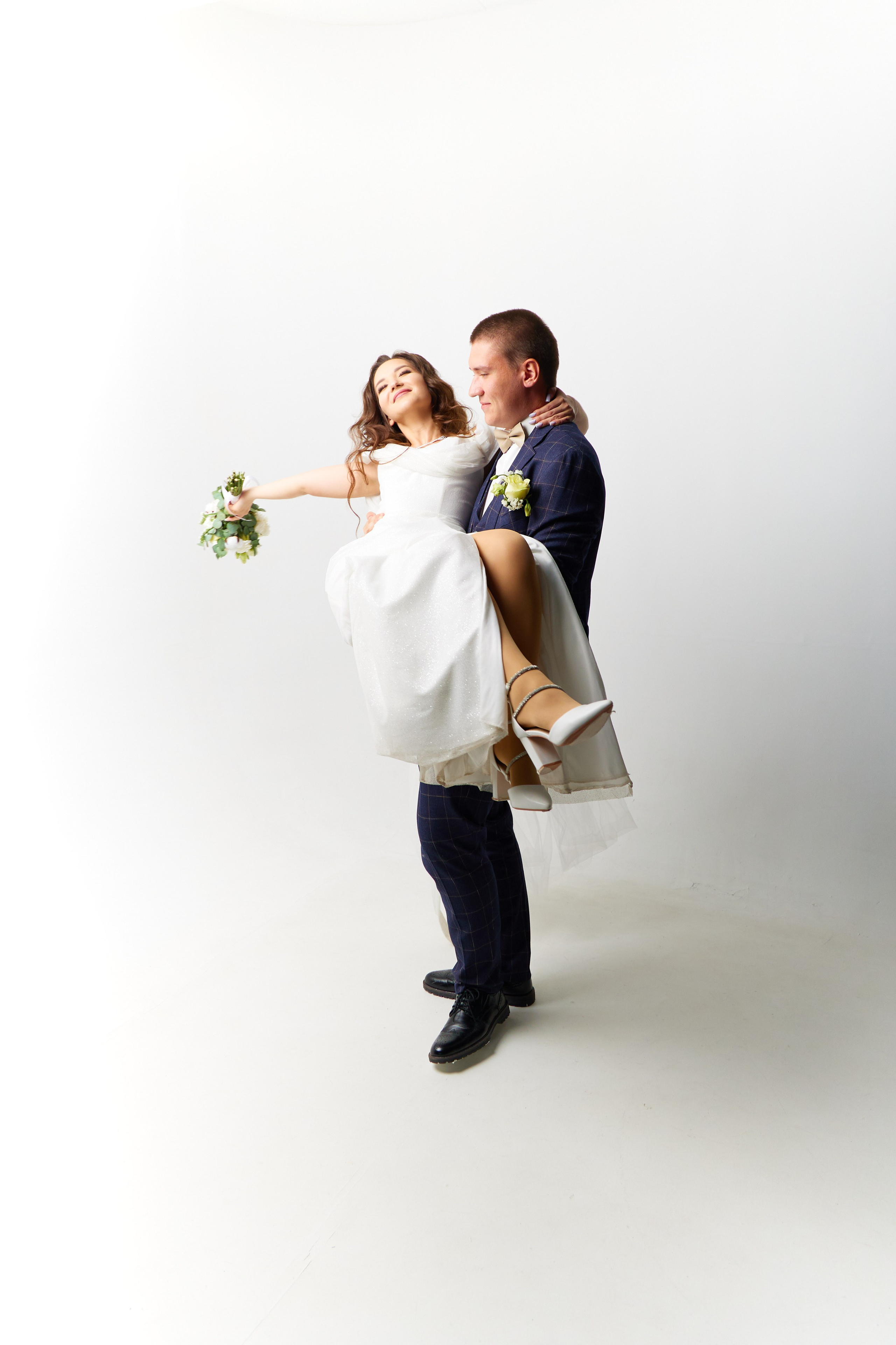 Свадебная фотосессия в студии «ЧеБэ» Самара. Свадебный видеограф и свадебный фотограф в Самаре Олег Слеб