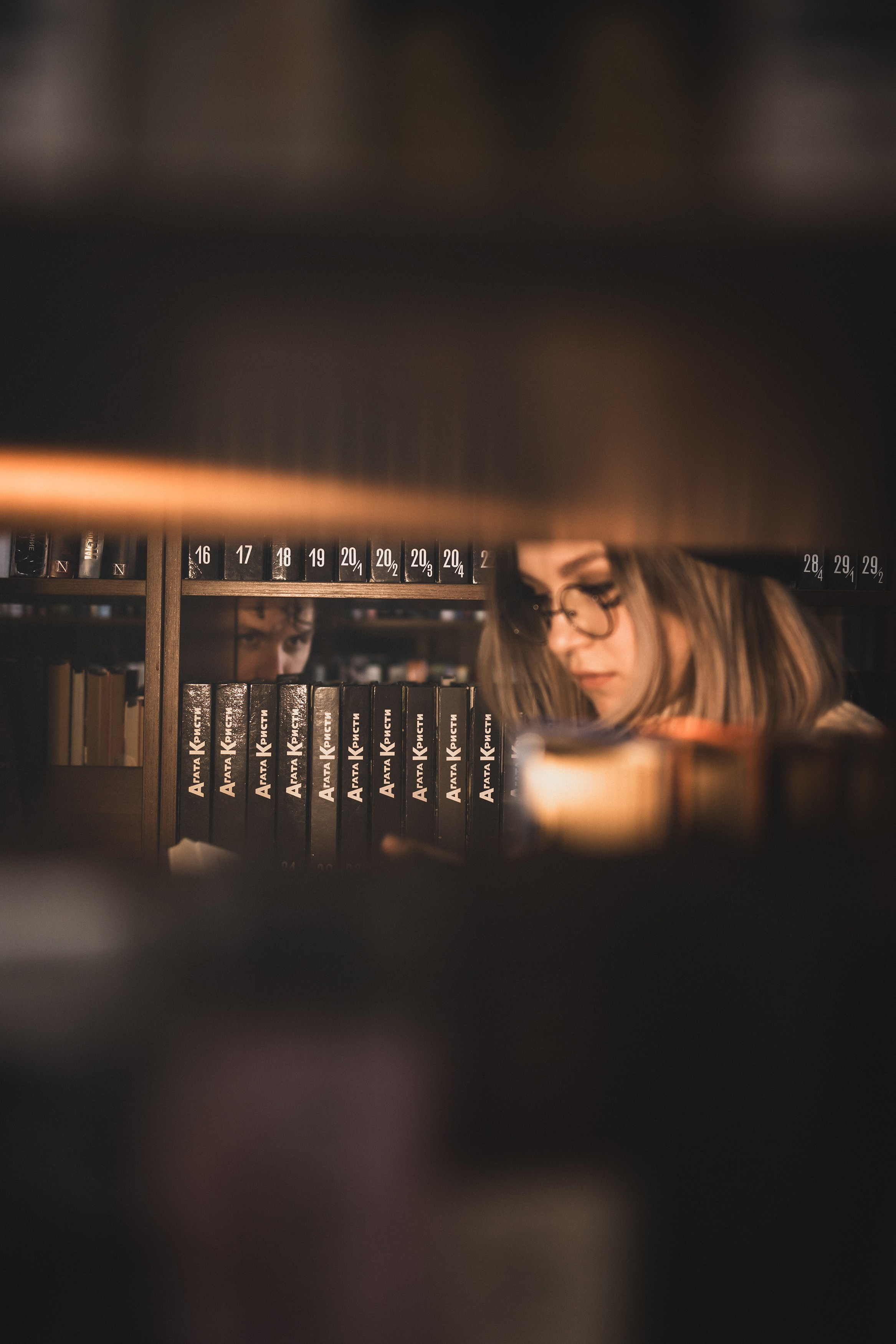 Свидание в библиотеке. Семейный фотограф, детские, семейные, лав стори съемки в Москве