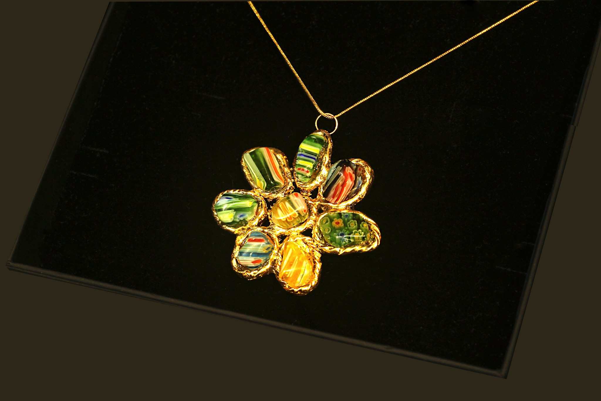 Necklaces, chains and pendants. The Website of the Photographer Vitaly Deni