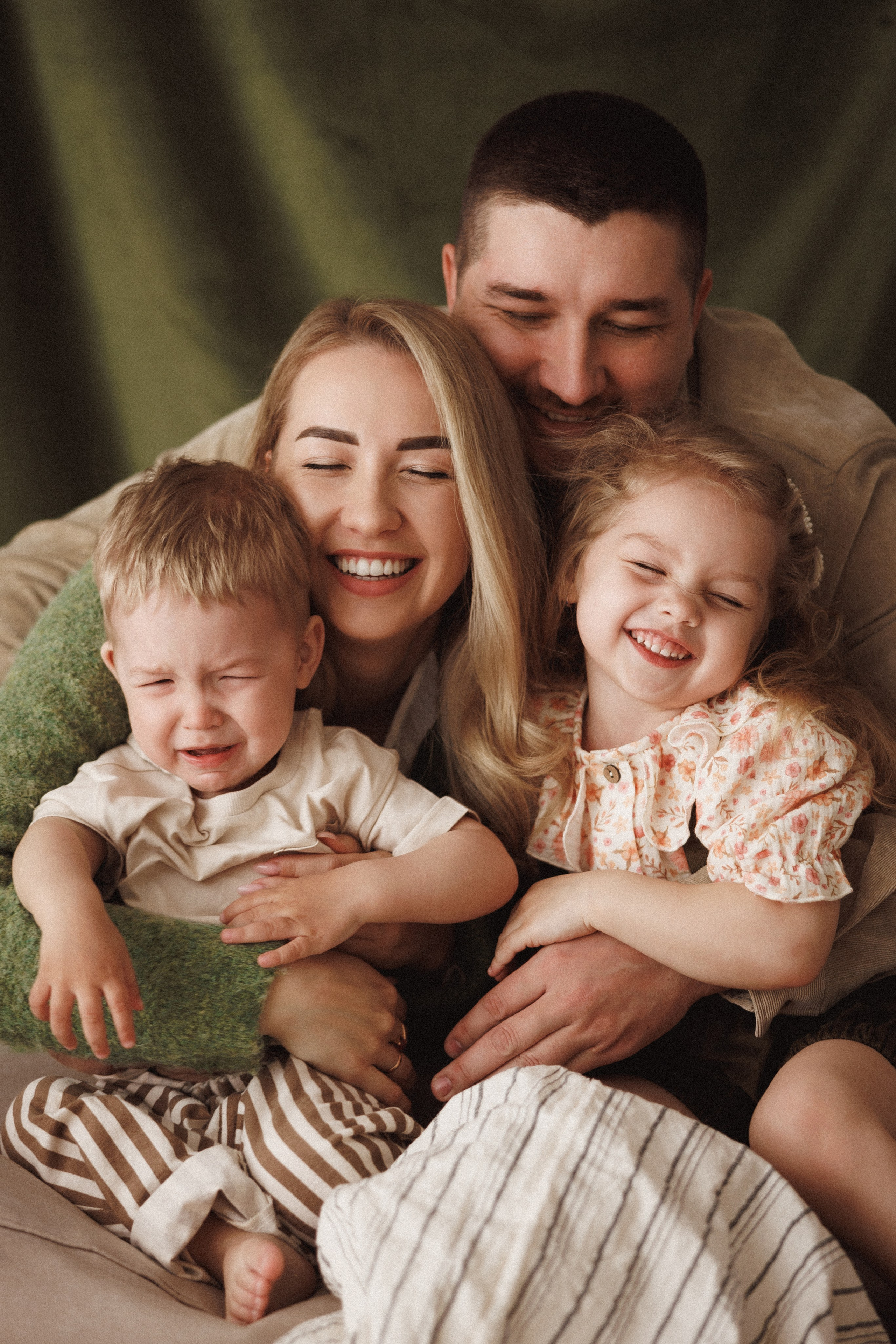 Семейная фотосессия в фотостудии «Mestone», город Краснодар. Семейный и детский фотограф в Краснодаре Анна Трашкова