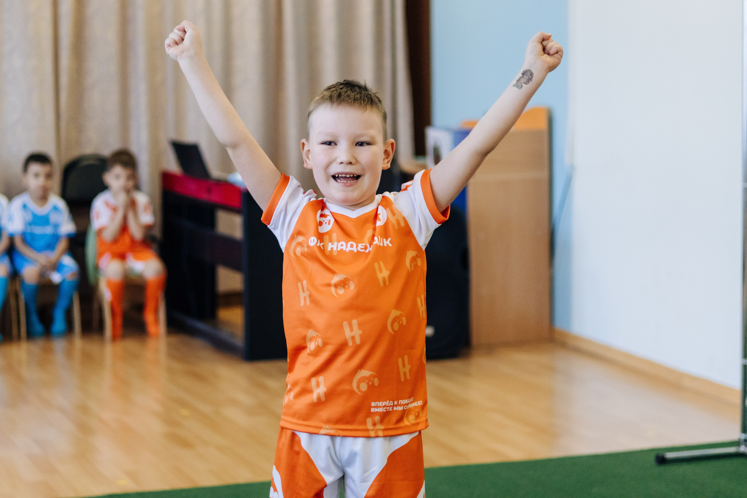 Фотосессия с кубком в детских садах г. Магнитогорска. Денис Прохоров Фотограф в г. Магнитогорск