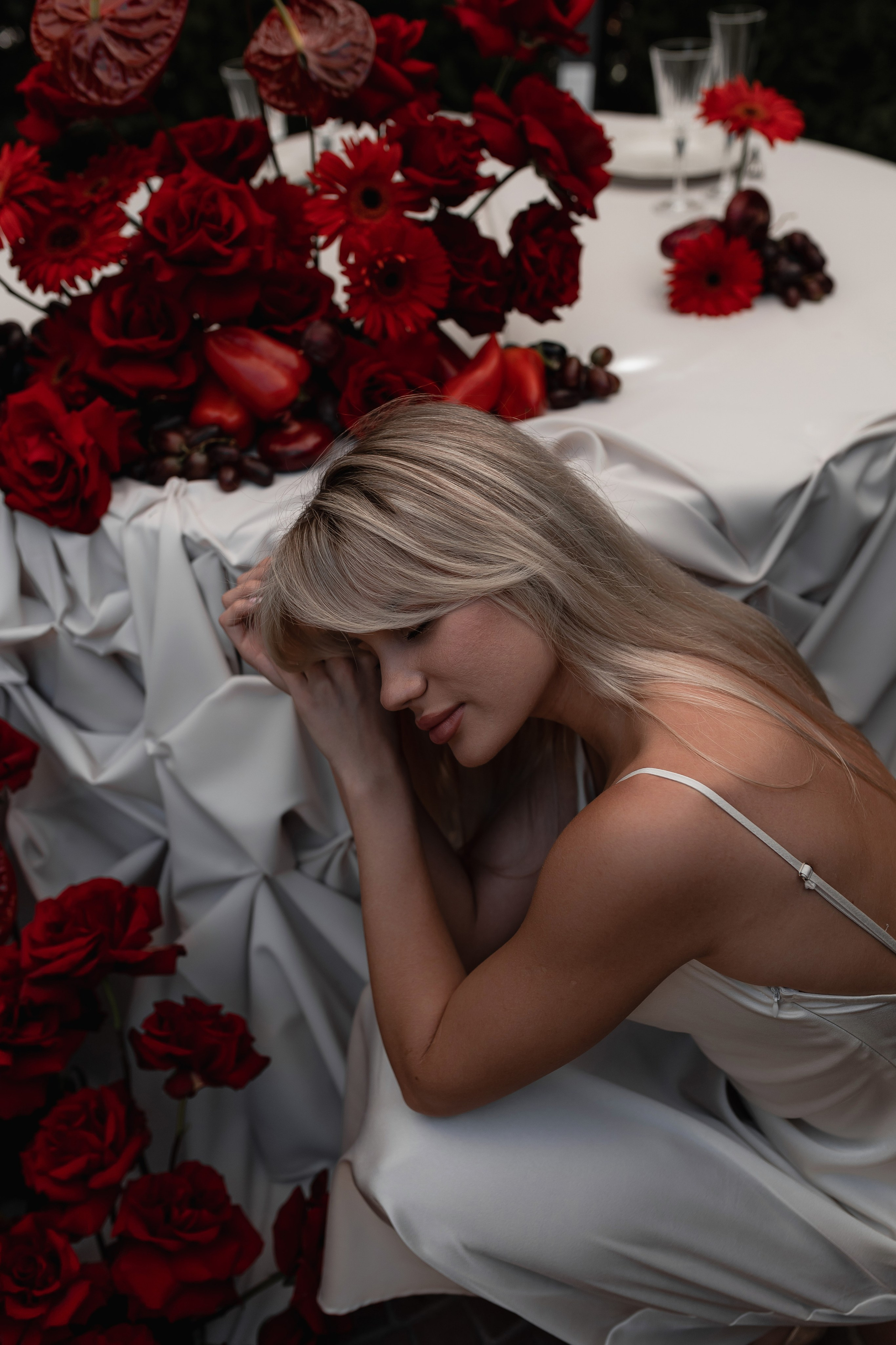 Фотодень с красным декором. Фотограф Трифон Мира