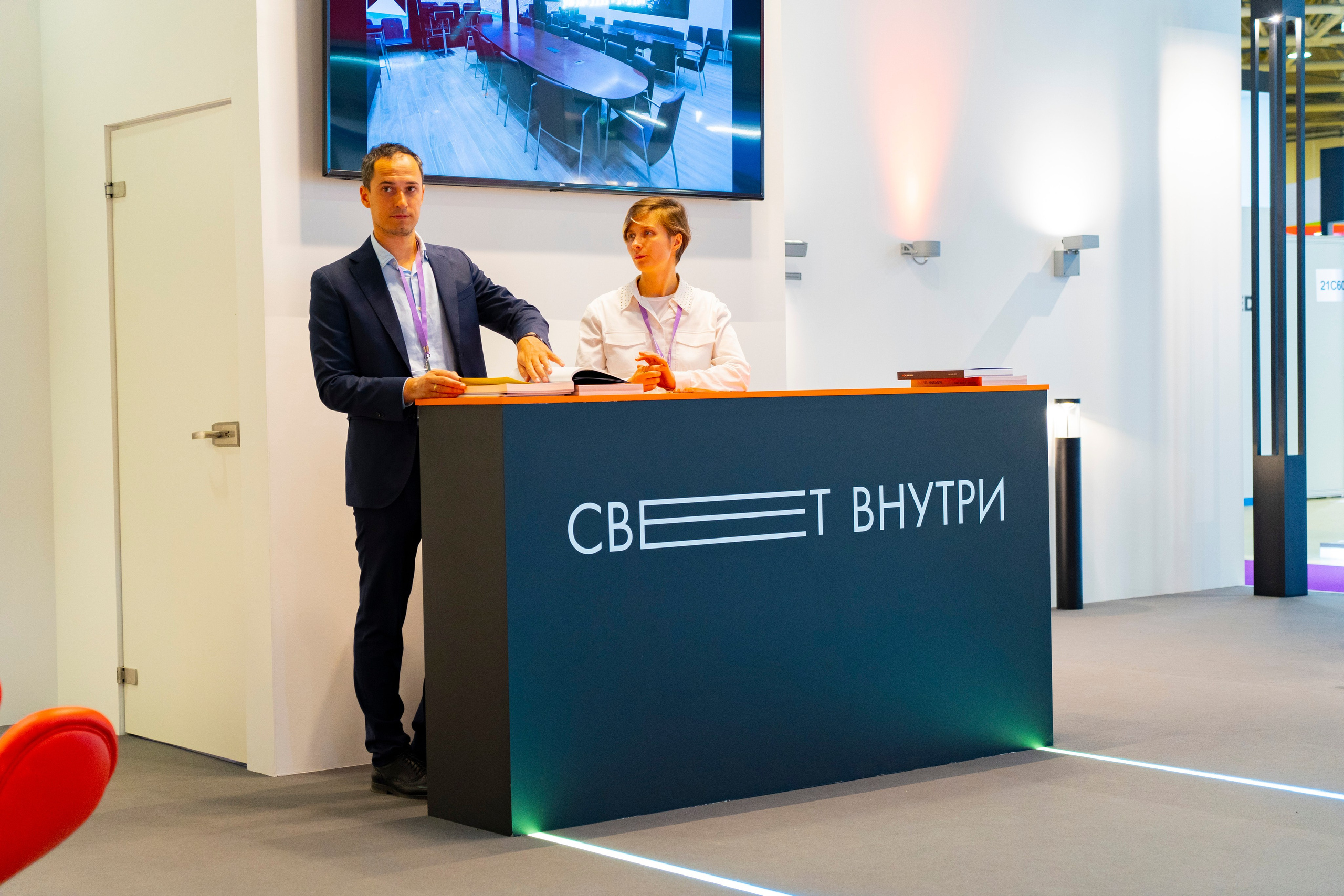 Выставочные стенды. Профессиональный портретный фотограф в Москве Владимир Глаголев