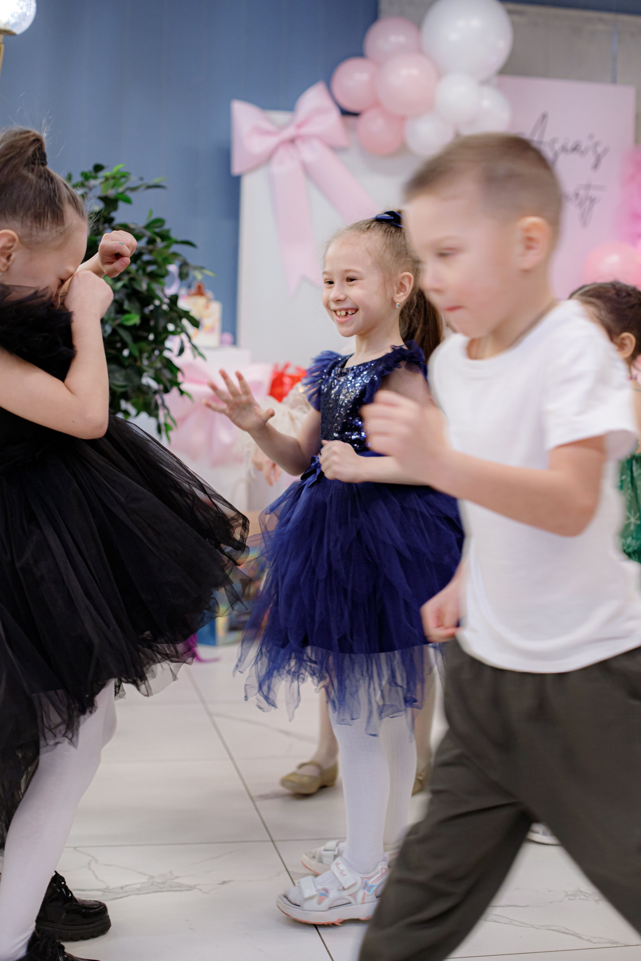 ASIA'S BIRTHDAY PARTY. Photokarish