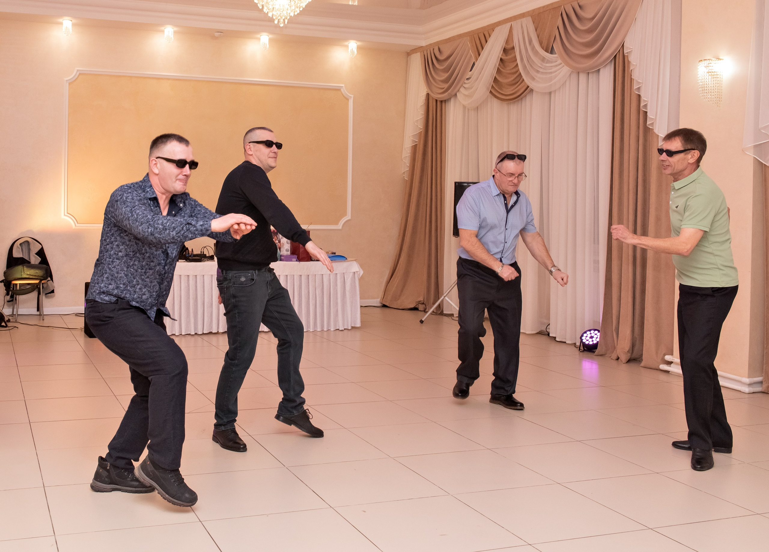 Юбилей Ирины. Ведущая — Наталья Белозерова. Банкетный зал — столовая Радио Завода. Семейный и портретный фотограф Кыштым Челябинск Марина Шигапова