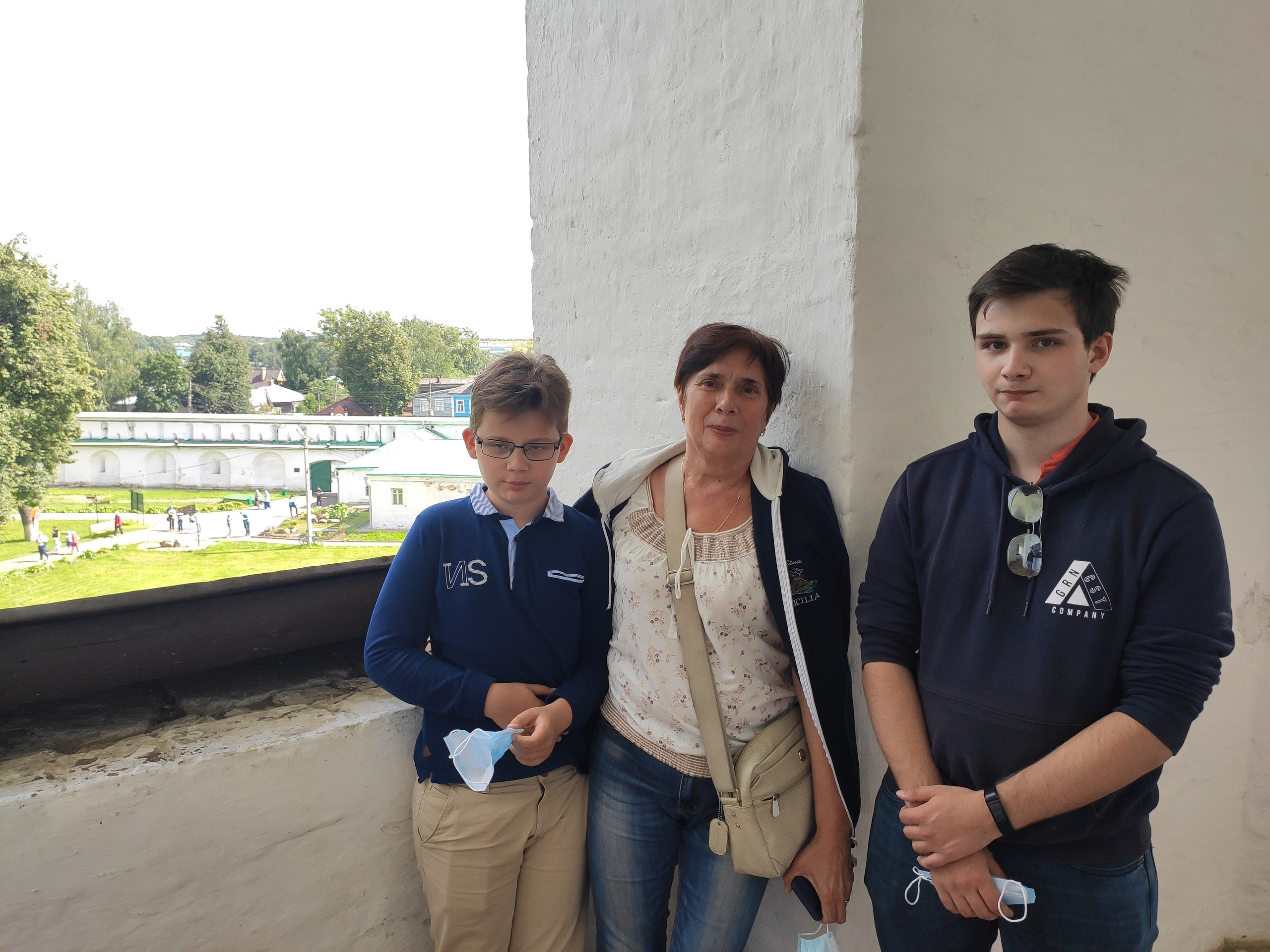 А на этом крыльце лет 20 назад есть мое фото с родителями, когда я сел за руль и мы путешествовали по выходным