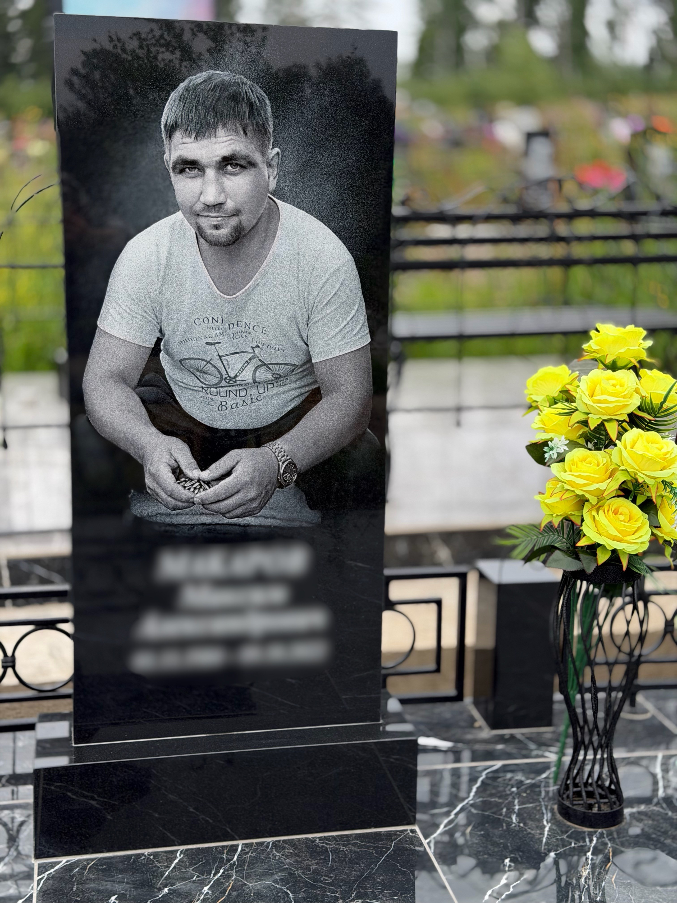 Гравировка от наших художников. ГРАНИТ26 Ритуальные услуги Железногорск. Благоустройство могил, продажа памятников