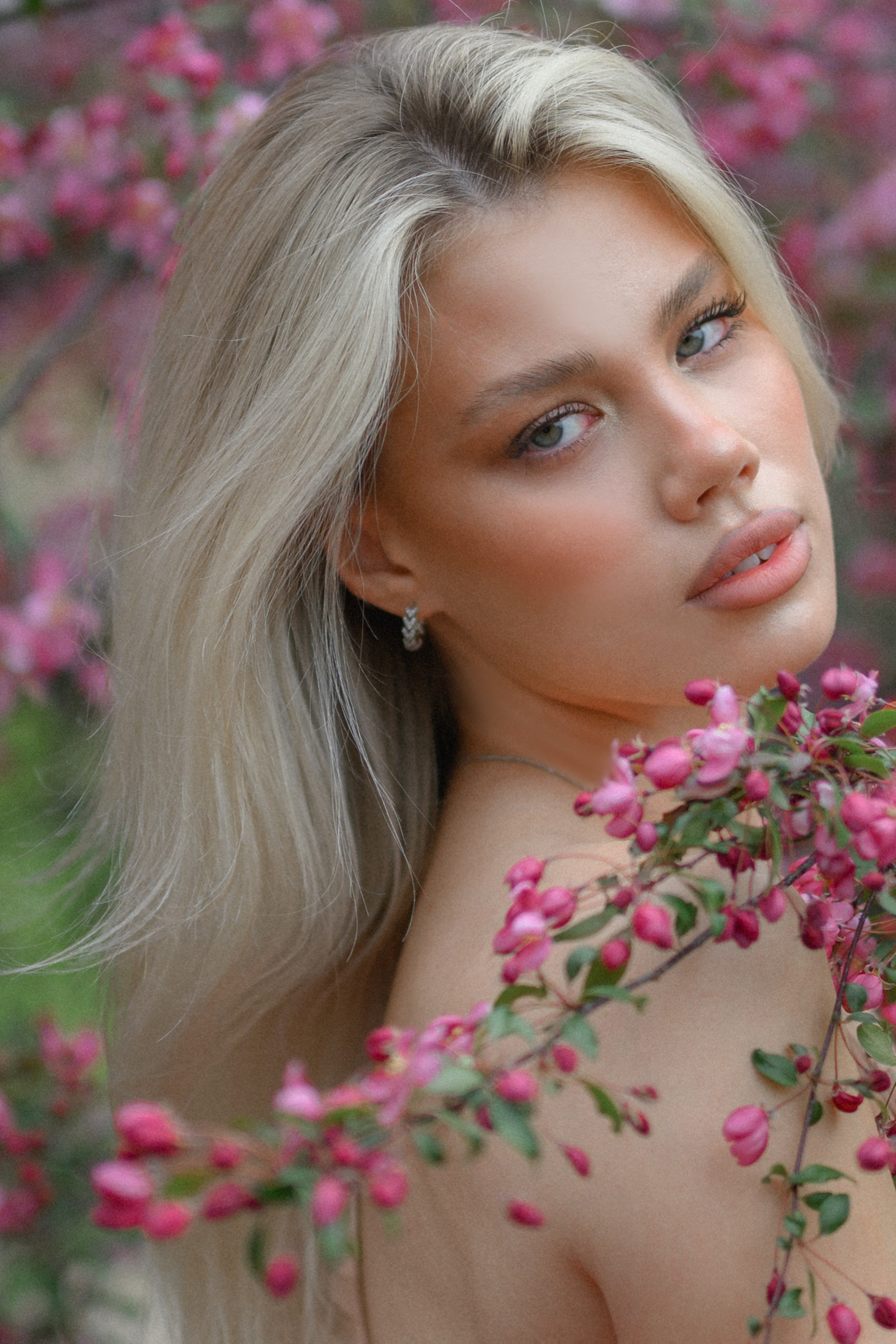 Фотосессии в розовом цветении в Екатерининском парке в Москве. Semerlina.ru