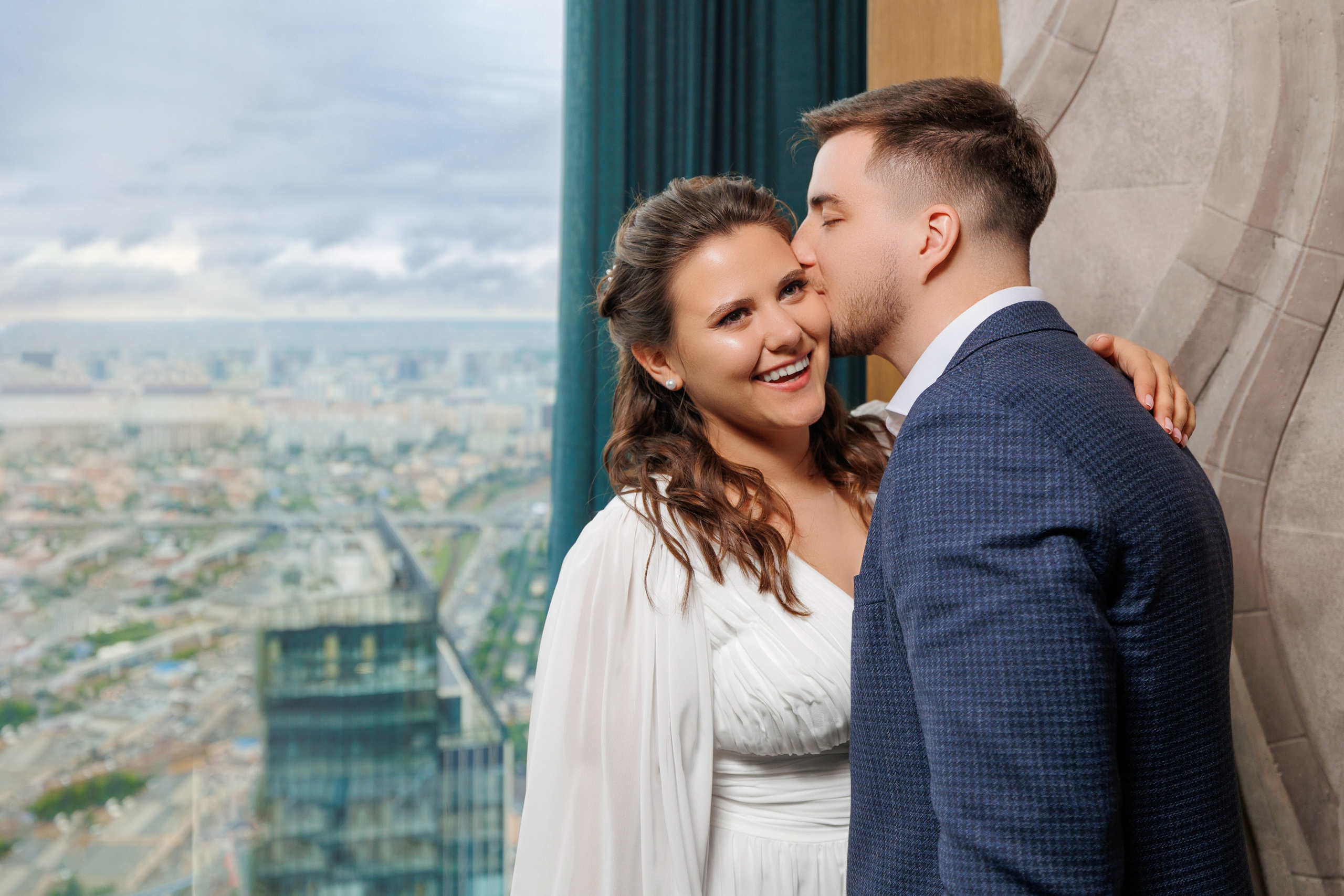 Фотограф на регистрацию в ЗАГС Москва Сити Birds Башня ОКО. Примеры фото, отзывы молодоженов и заявка на регистрацию через официальный сайт.