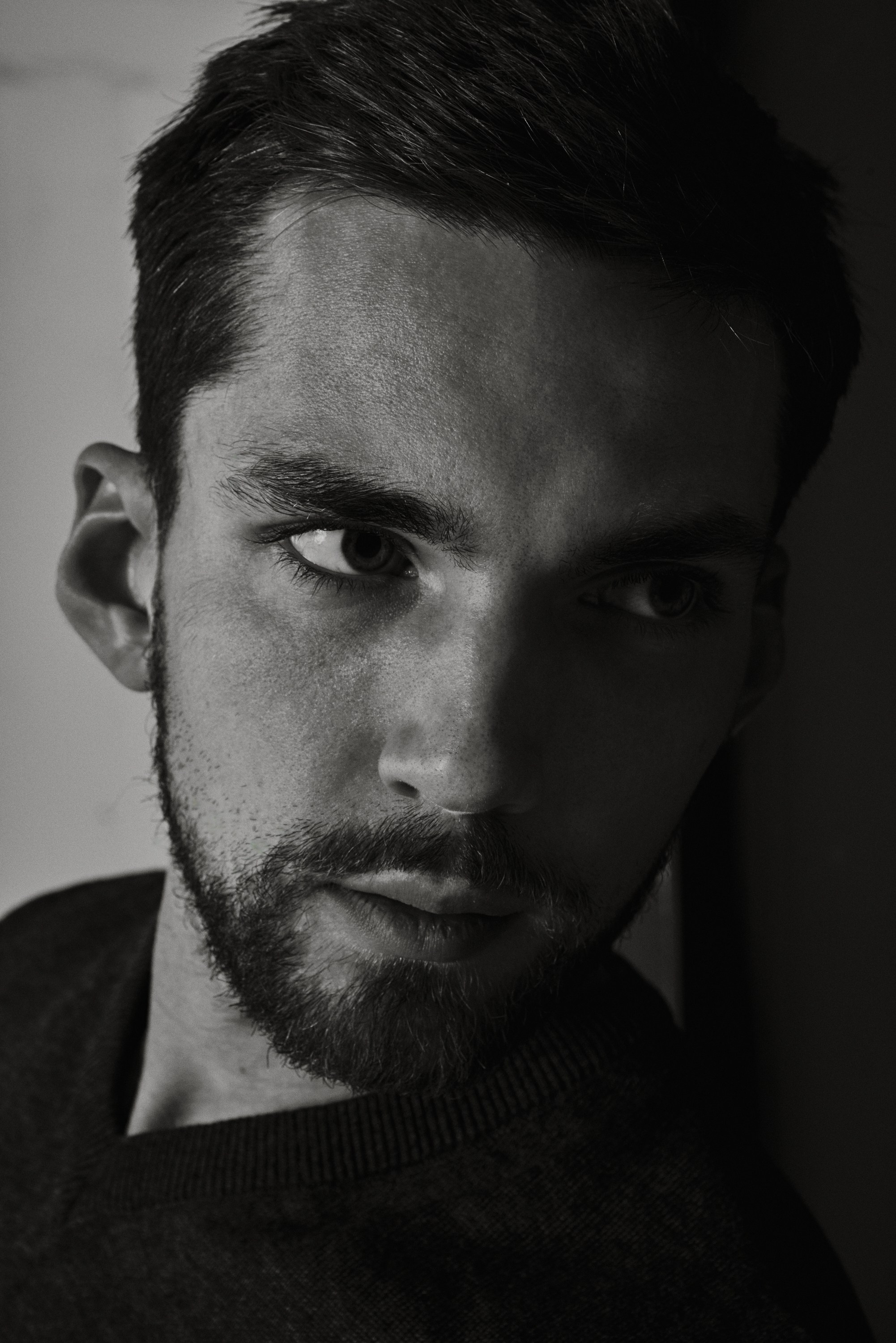 Мужская фотосессия в Воронеже с цветным светом