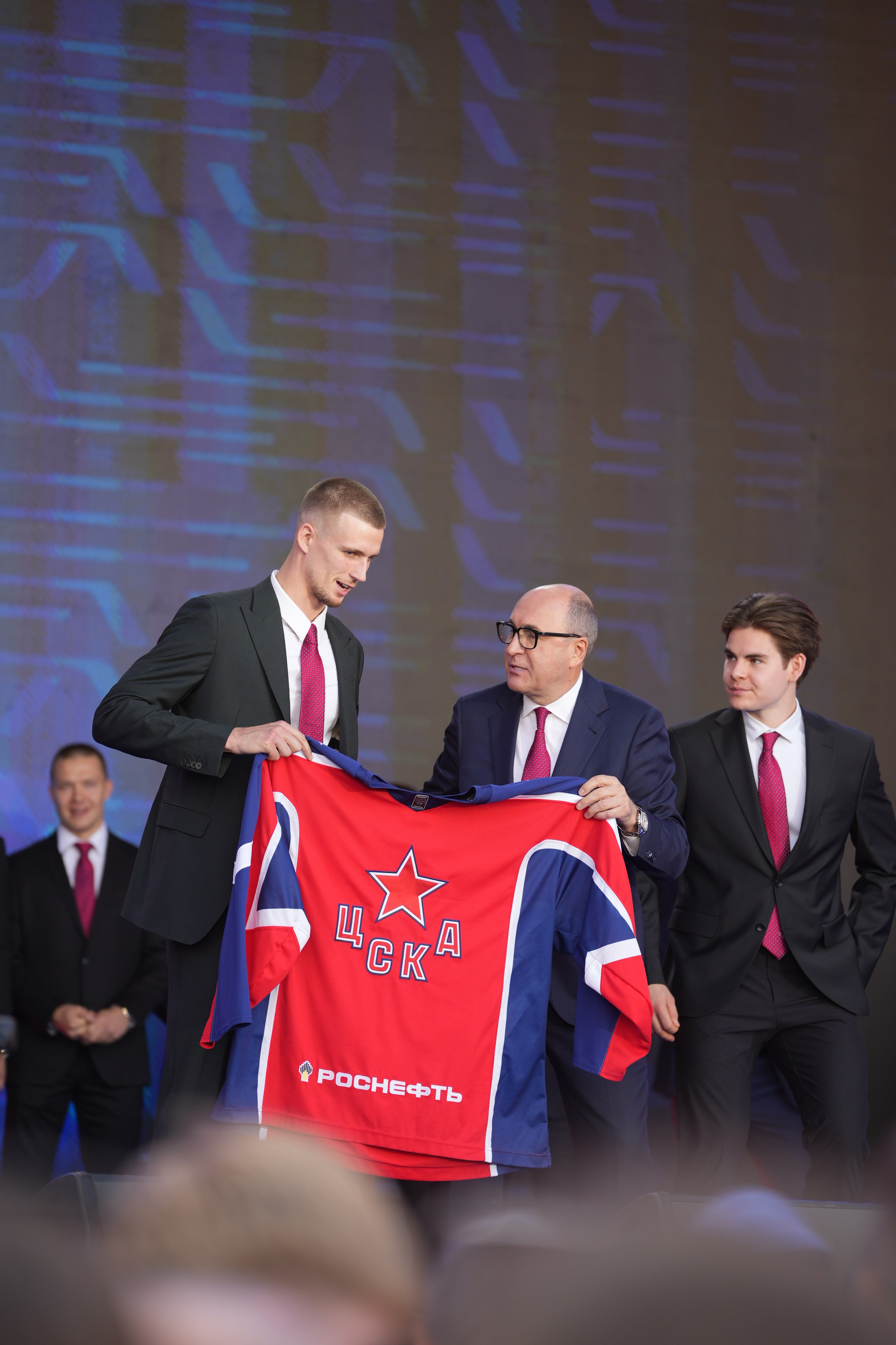 ЦСКА Фест 2024, фотографии хоккейного фестиваля от репортажного фотографа из Алматы Дениса Карпенко,. Сайт Алматинского НЮ АРТ, будуар и фэшн фотографа Дениса Карпенко