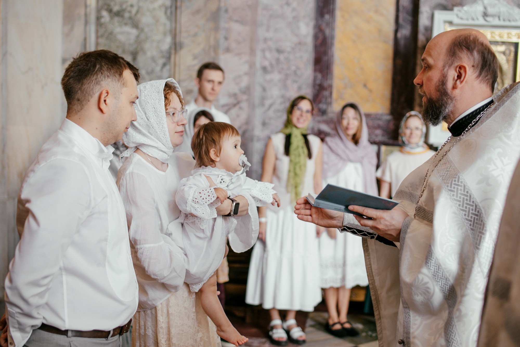 Крещение ребенка в Исаакиевском соборе СПб. Фотограф крещение венчание в Петербурге! Помогает подобрать храм и посоветовал душевного батюшку в СПб
