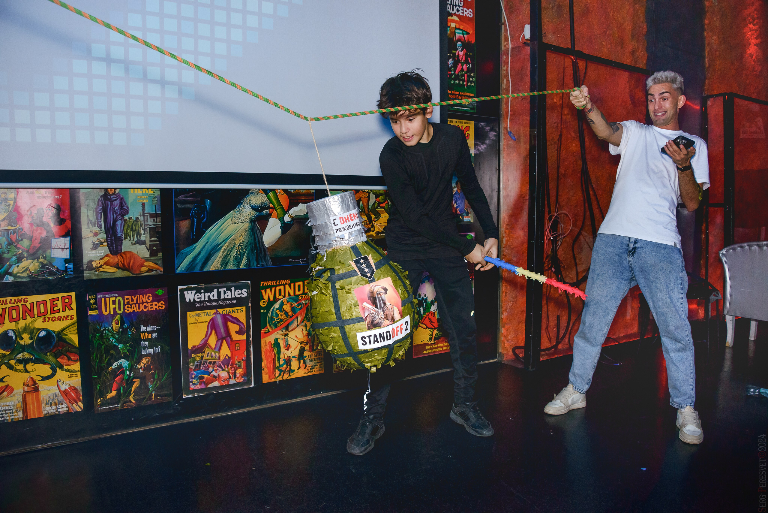 День рождения — шоу 2024-25: мафия, сахарная вата, бумажная дискотека, пиньята, зеркальный лабиринт. Ваш фотограф на праздник в Москве, Раменском, Жуковском, Люберцах