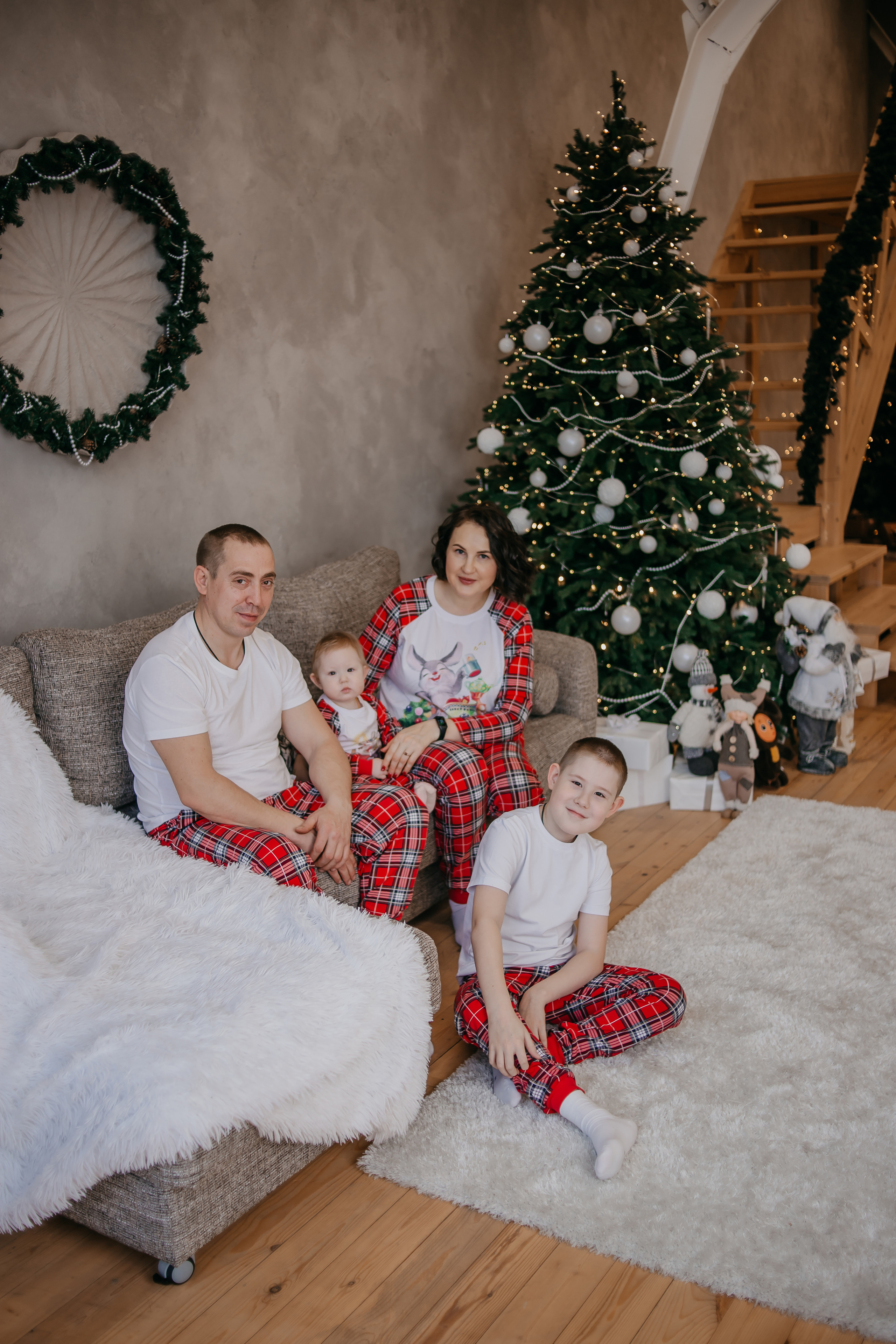 Семейная новогодняя съёмка. Иван, Евгения, Богдан, Агата. Фотограф Регина Крикунова г. Красноярск