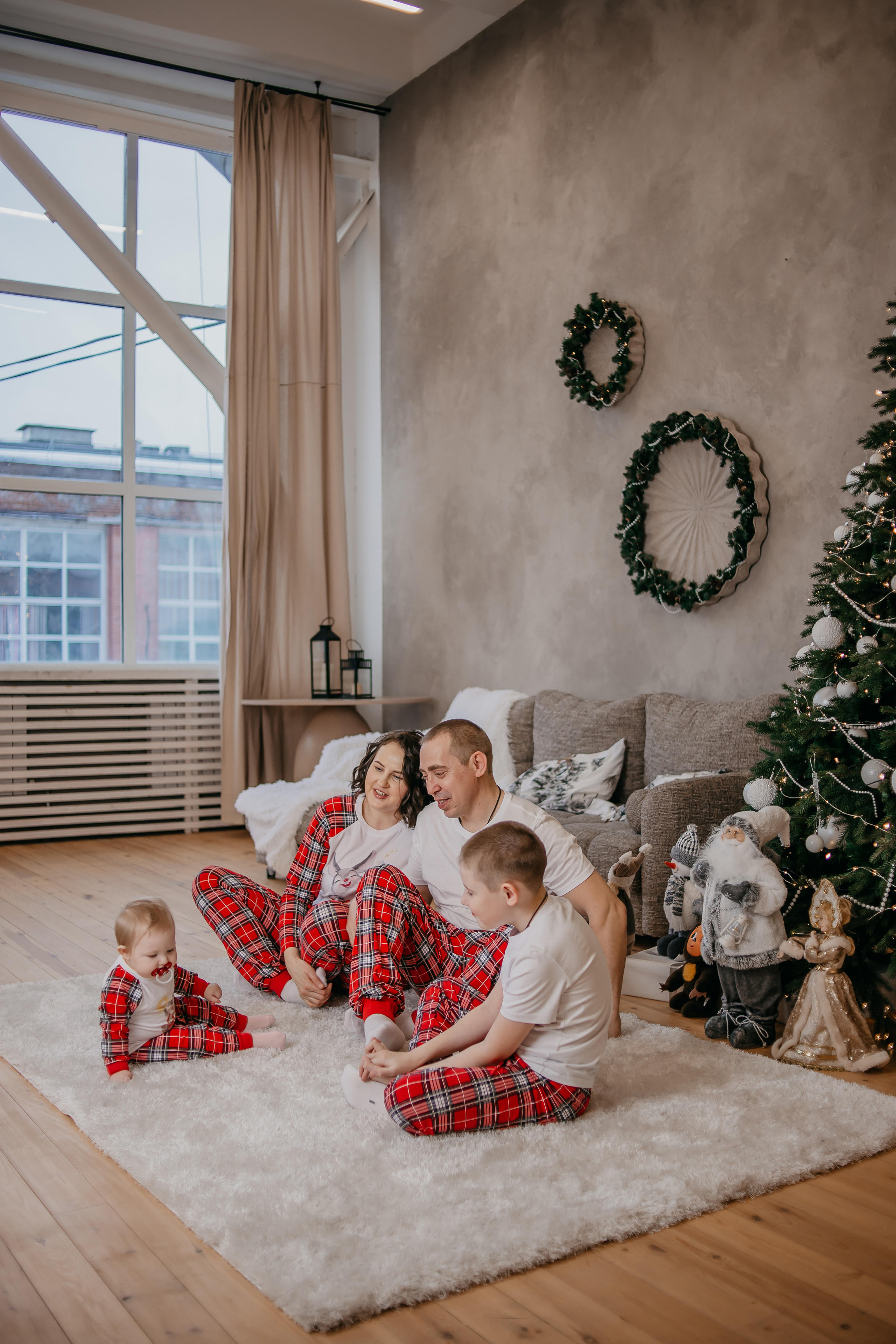 Семейная новогодняя съёмка. Иван, Евгения, Богдан, Агата. Фотограф Регина Крикунова г. Красноярск