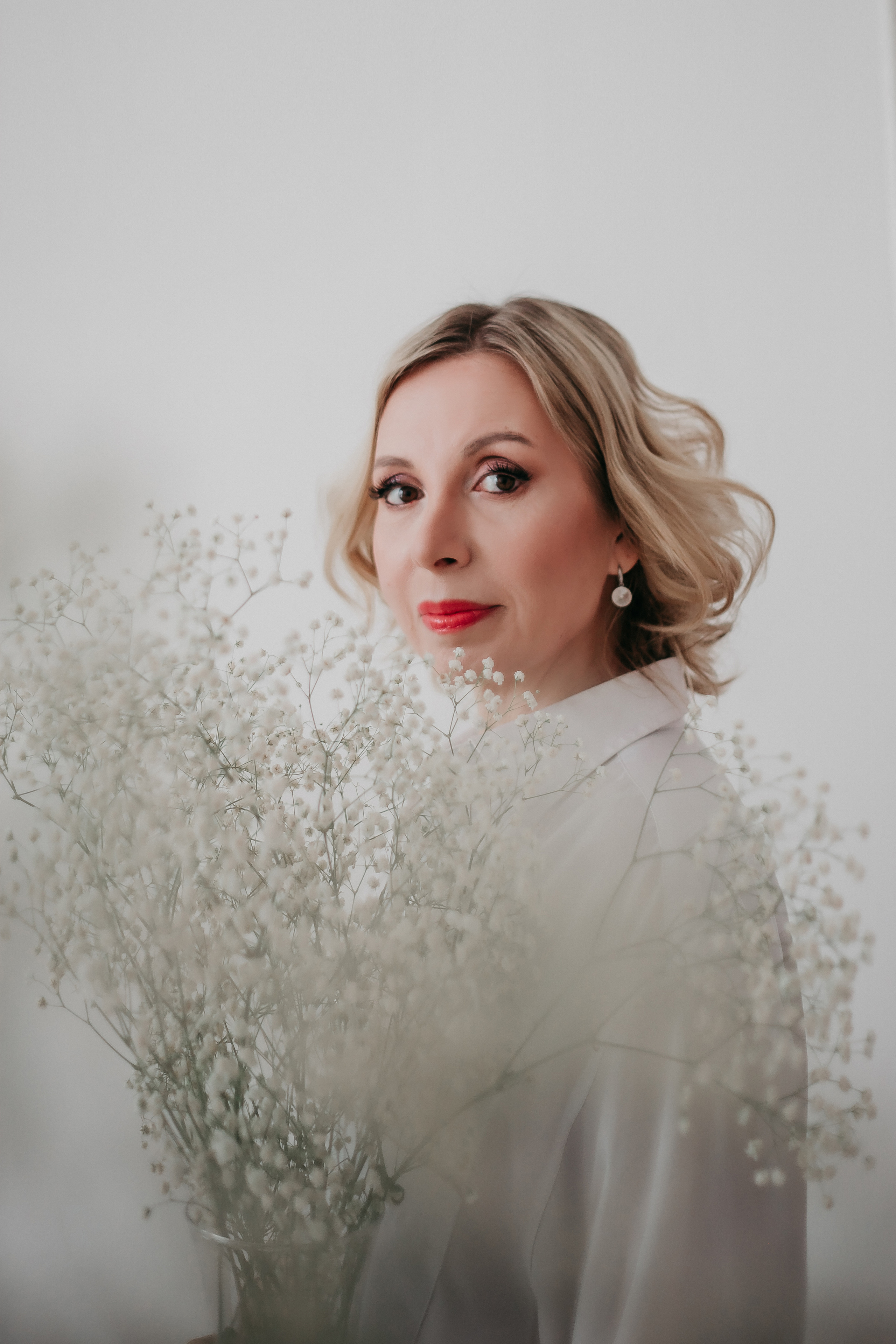 Юлия. Фотосессия в цветах. Фотограф Регина Крикунова г. Красноярск